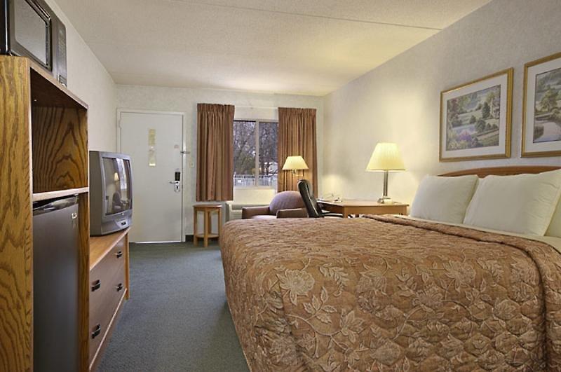 Days Inn Harrisburg North — photo 5