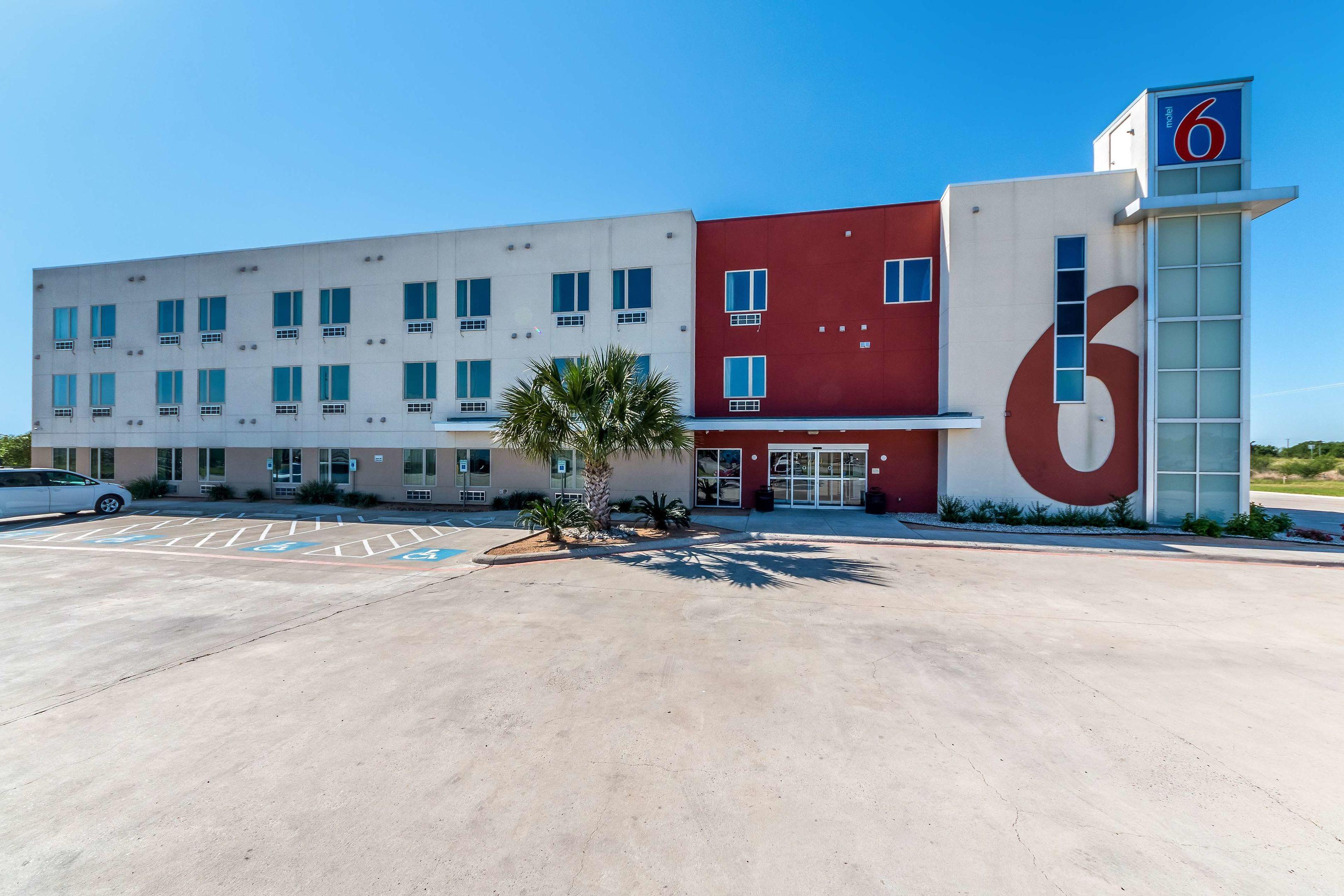 Motel 6 Three Rivers — photo 4