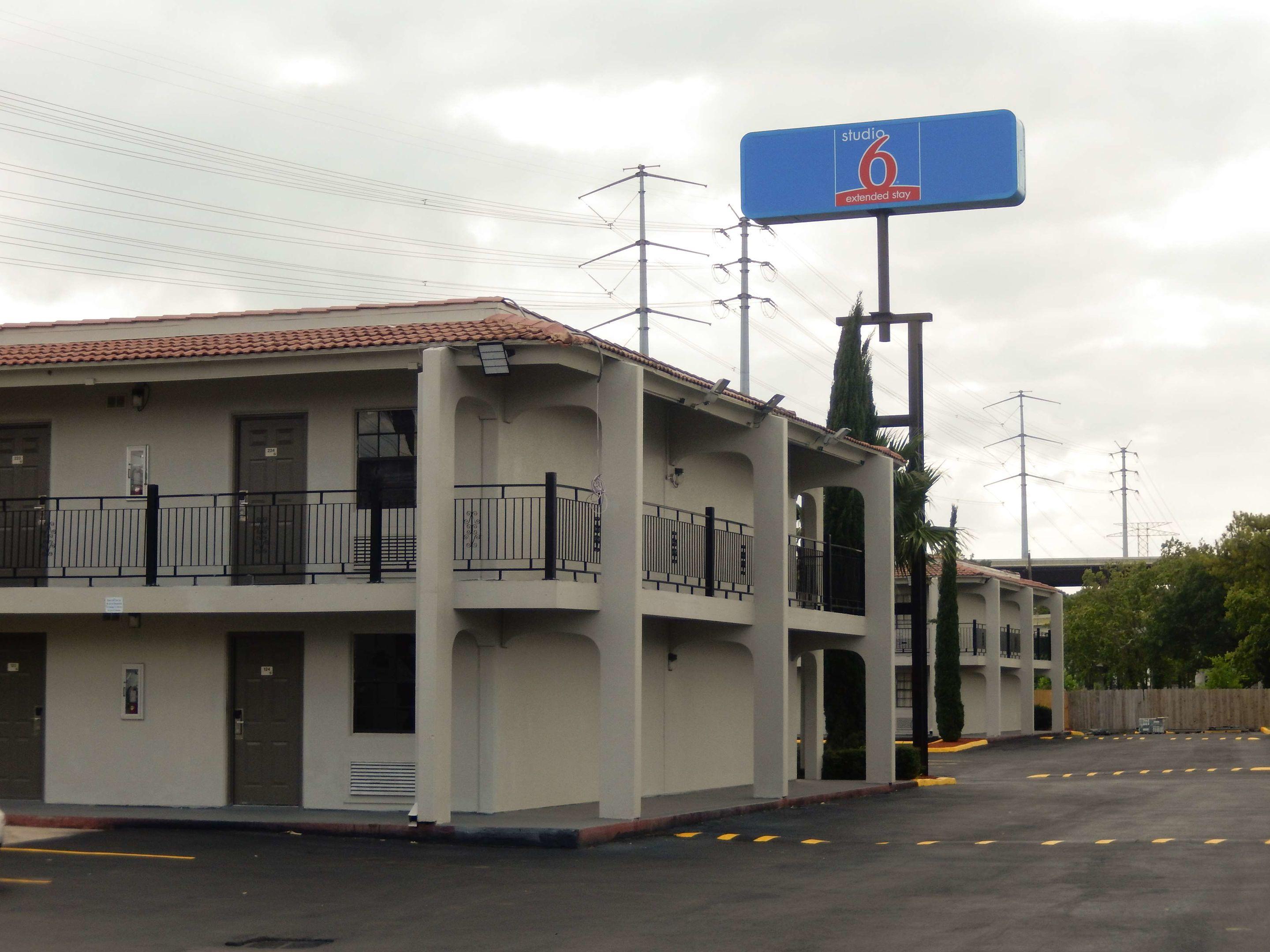 Studio 6 Houston, TX - Intercontinental Airport South — photo 3