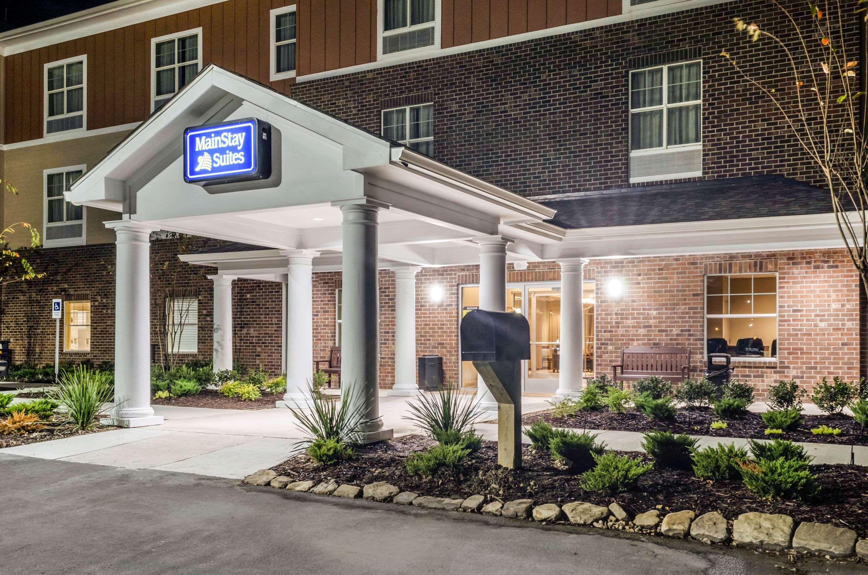 MainStay Suites Hackberry Sportsman's Lodge — photo 4
