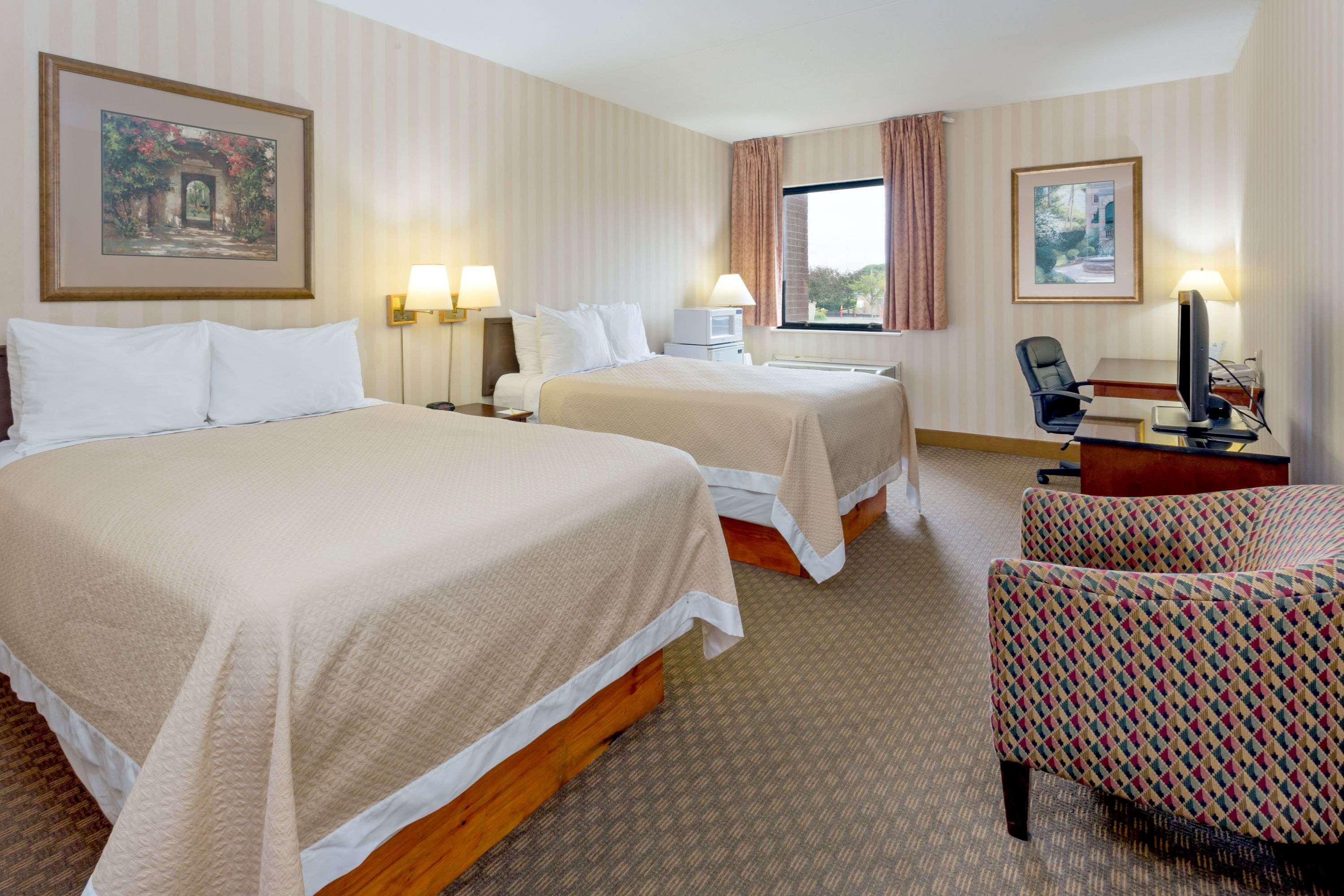 Days Inn & Suites by Wyndham Northwest Indianapolis — photo 4