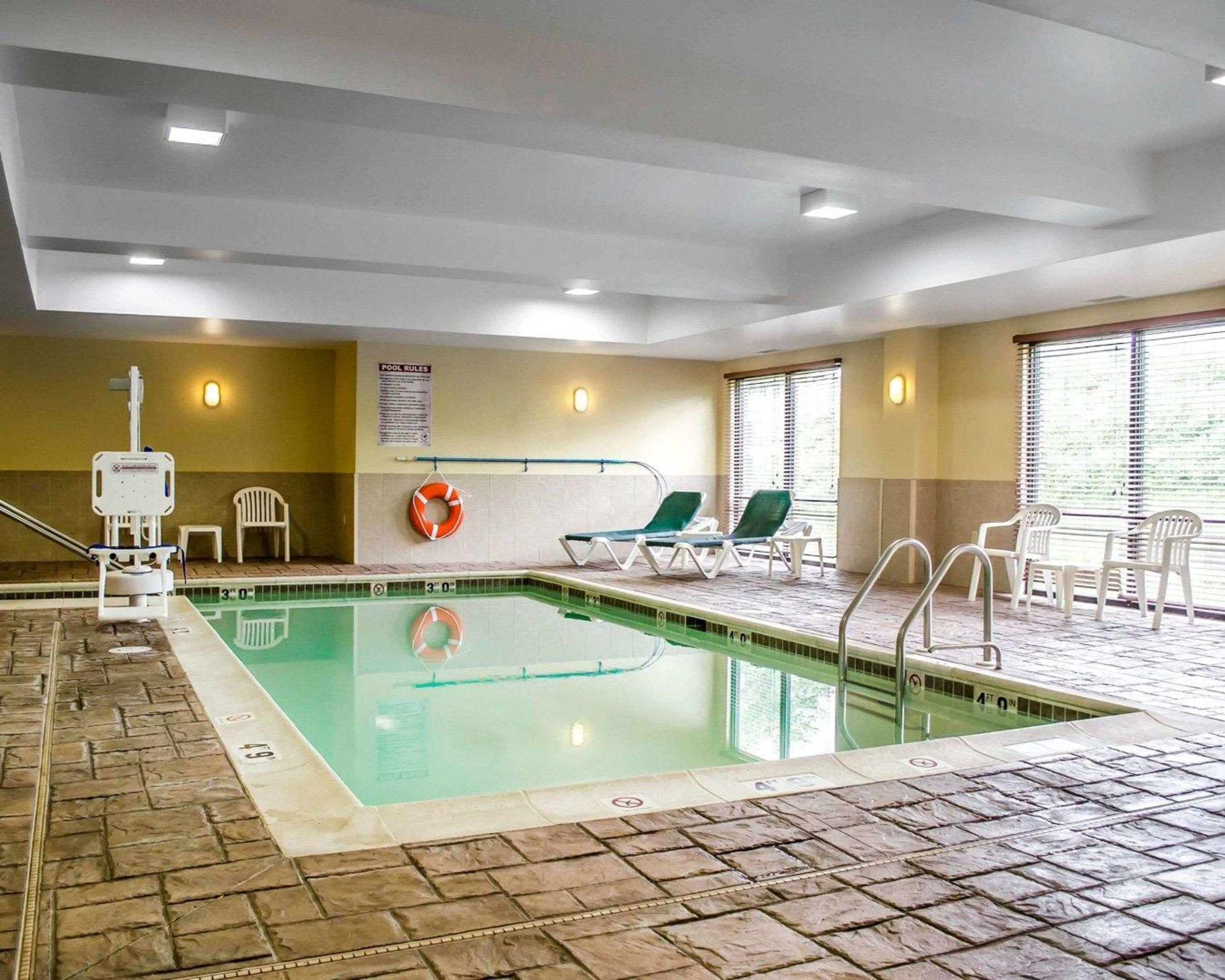 Comfort Suites — photo 5