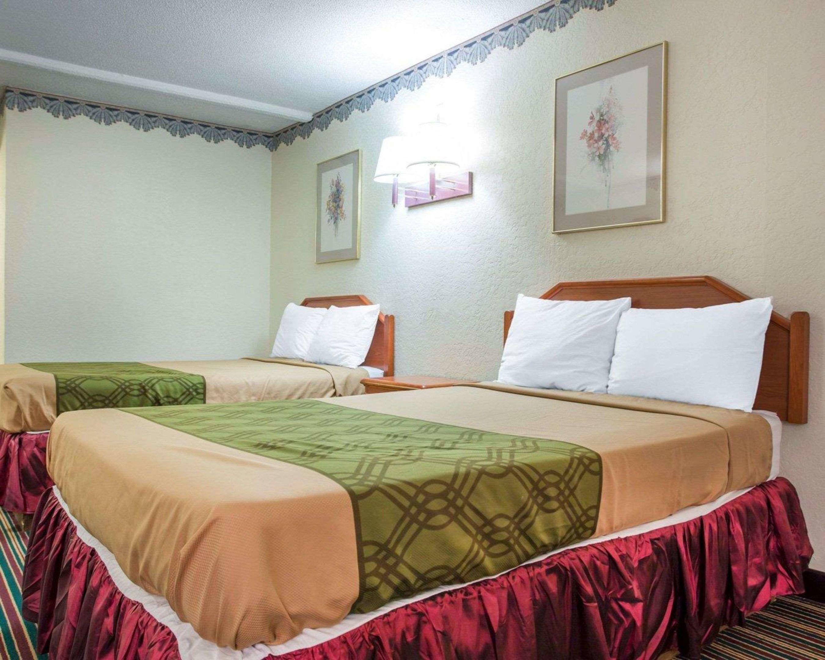 Rodeway Inn Stone Mountain — photo 4