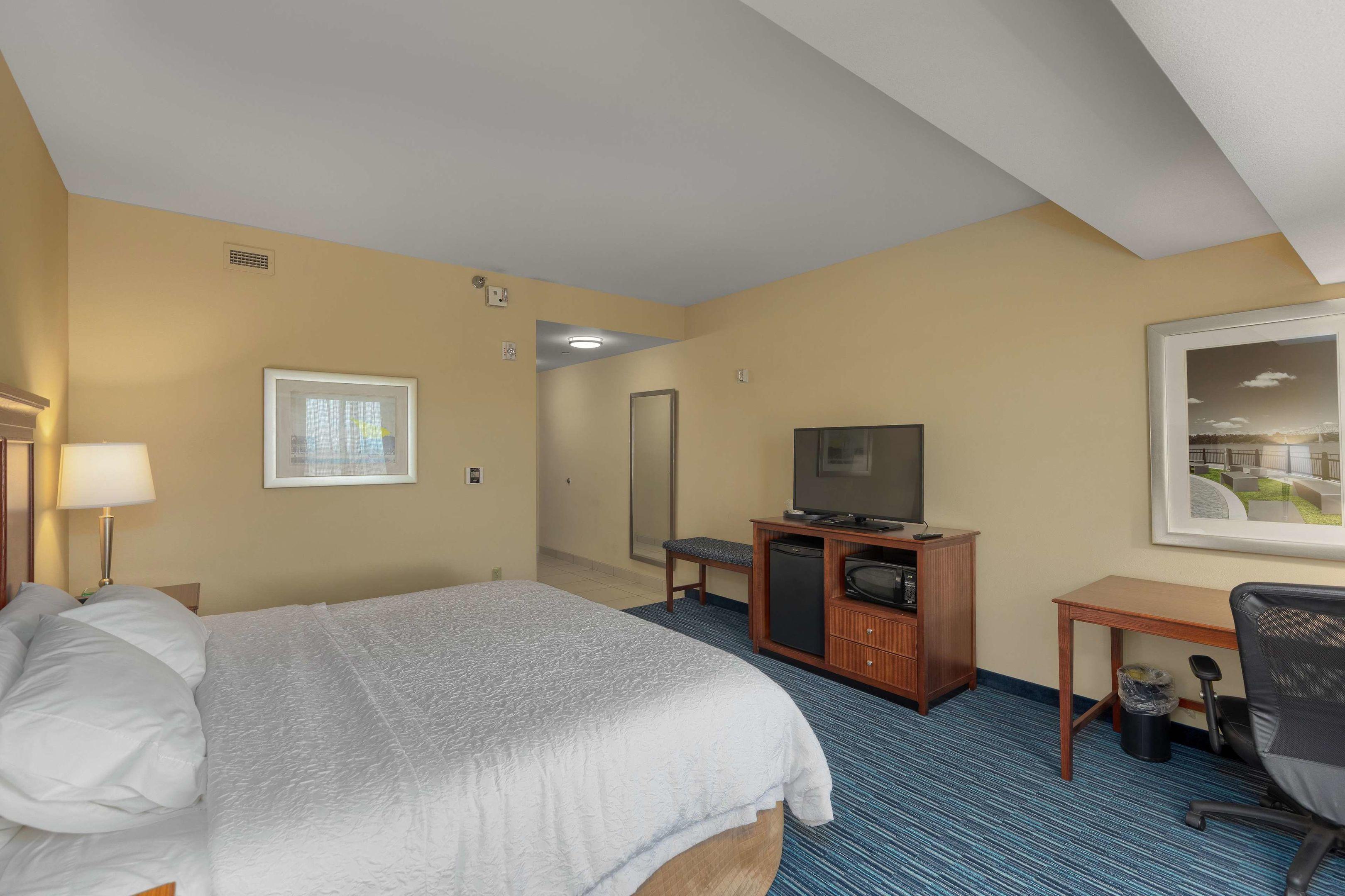 Hampton Inn & Suites Downtown Owensboro/Waterfront — photo 5
