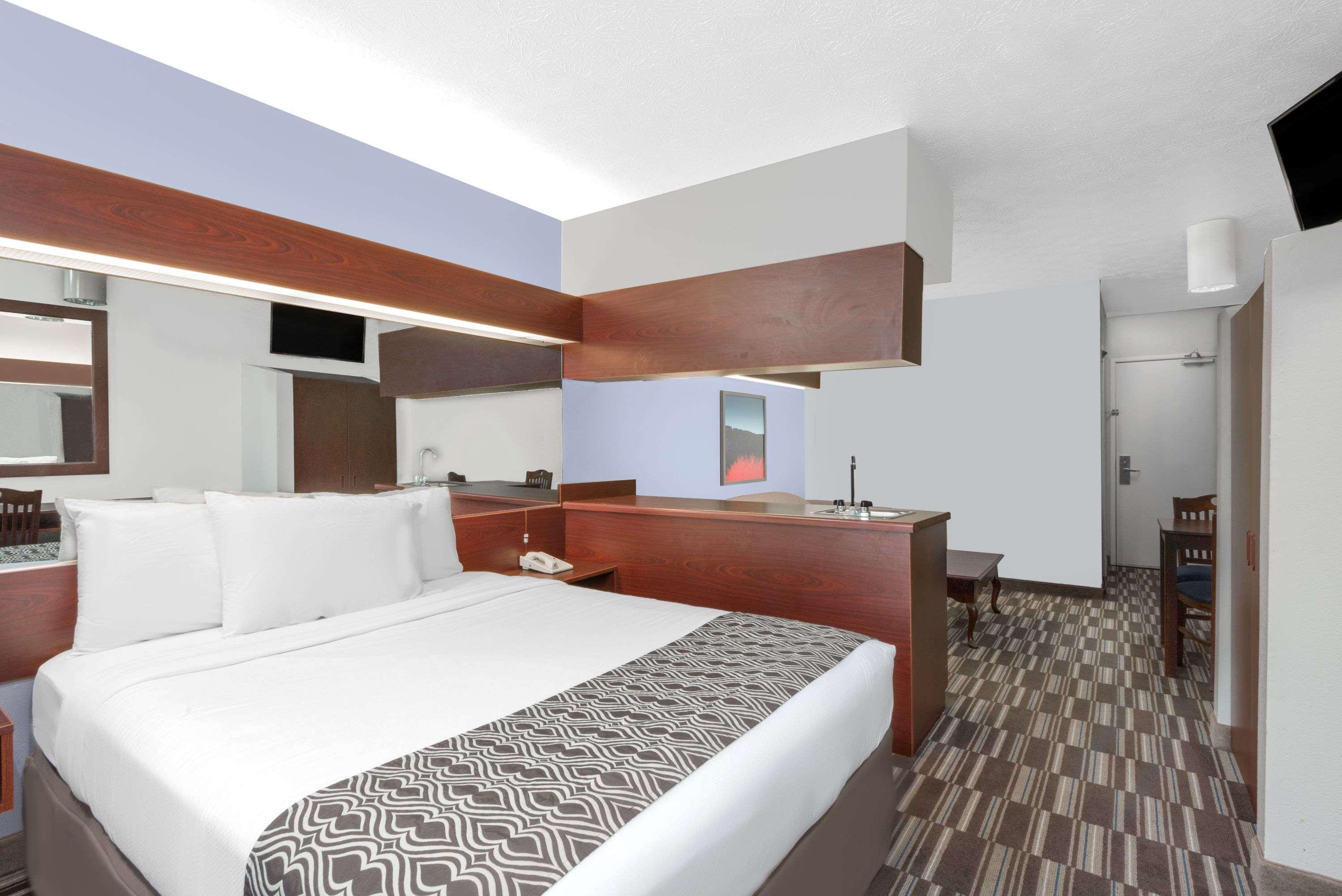 Microtel Inn & Suites by Wyndham London — photo 4