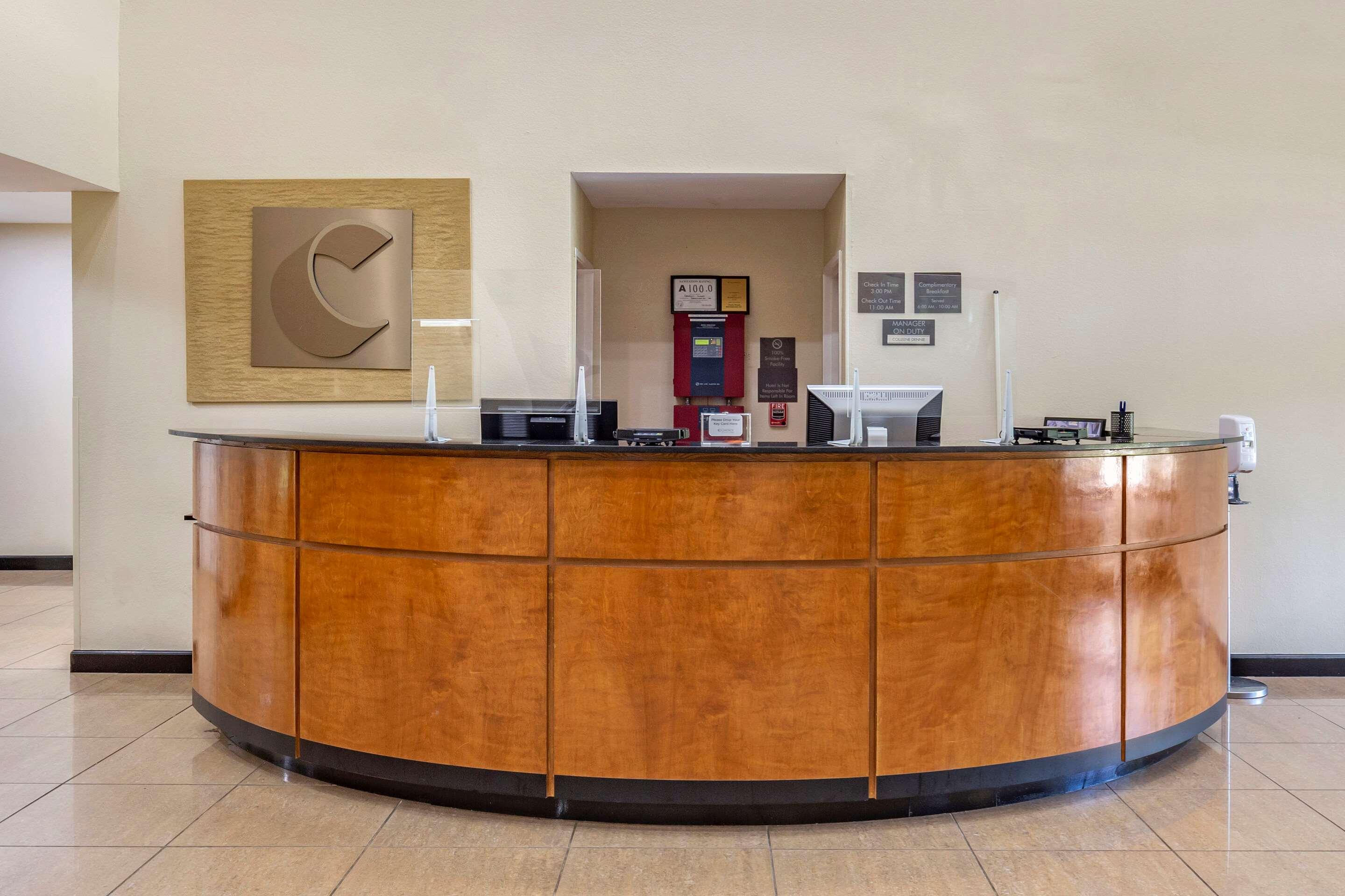 Comfort Suites — photo 4