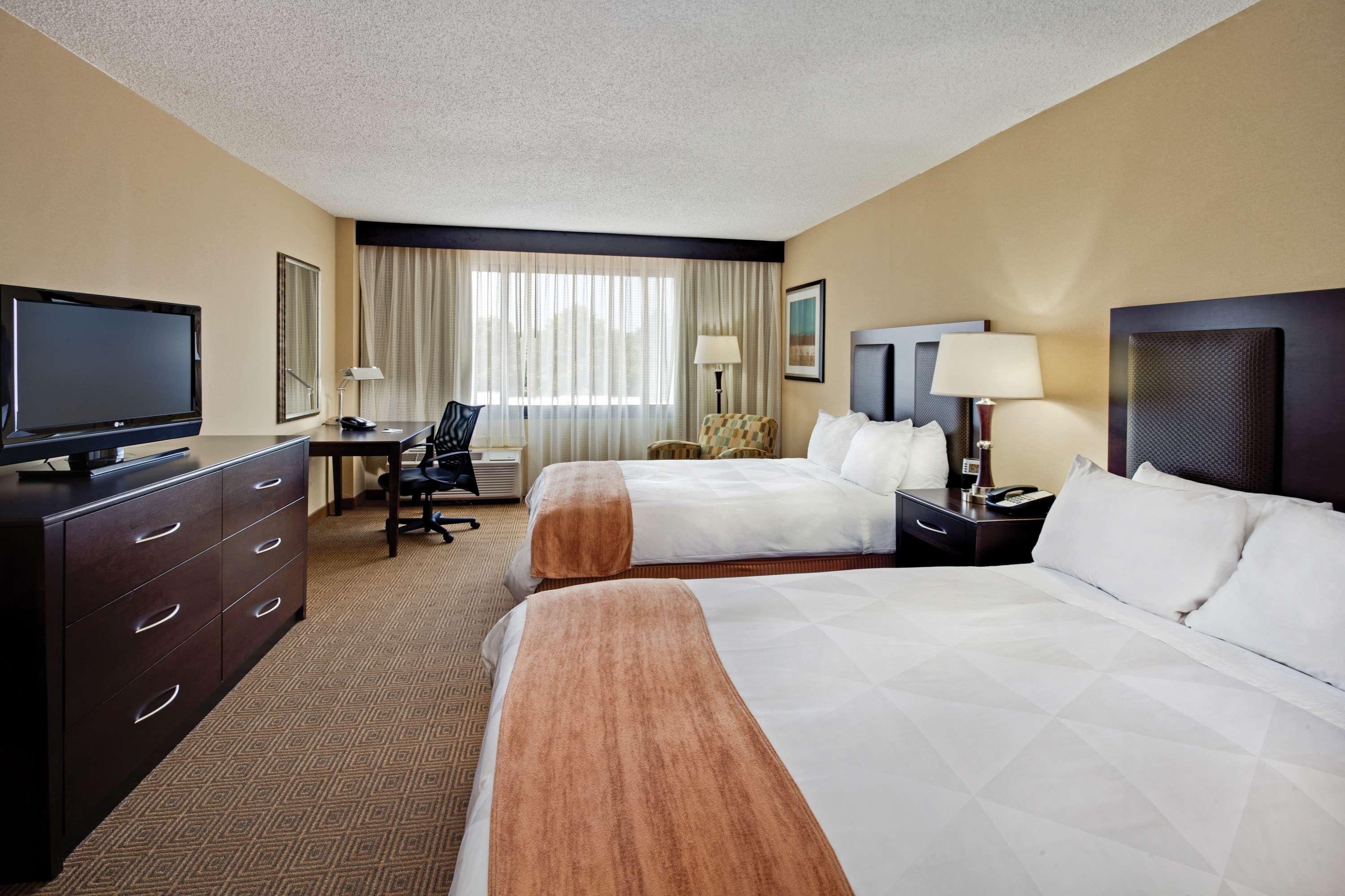 Radisson Hotel Freehold — photo 5