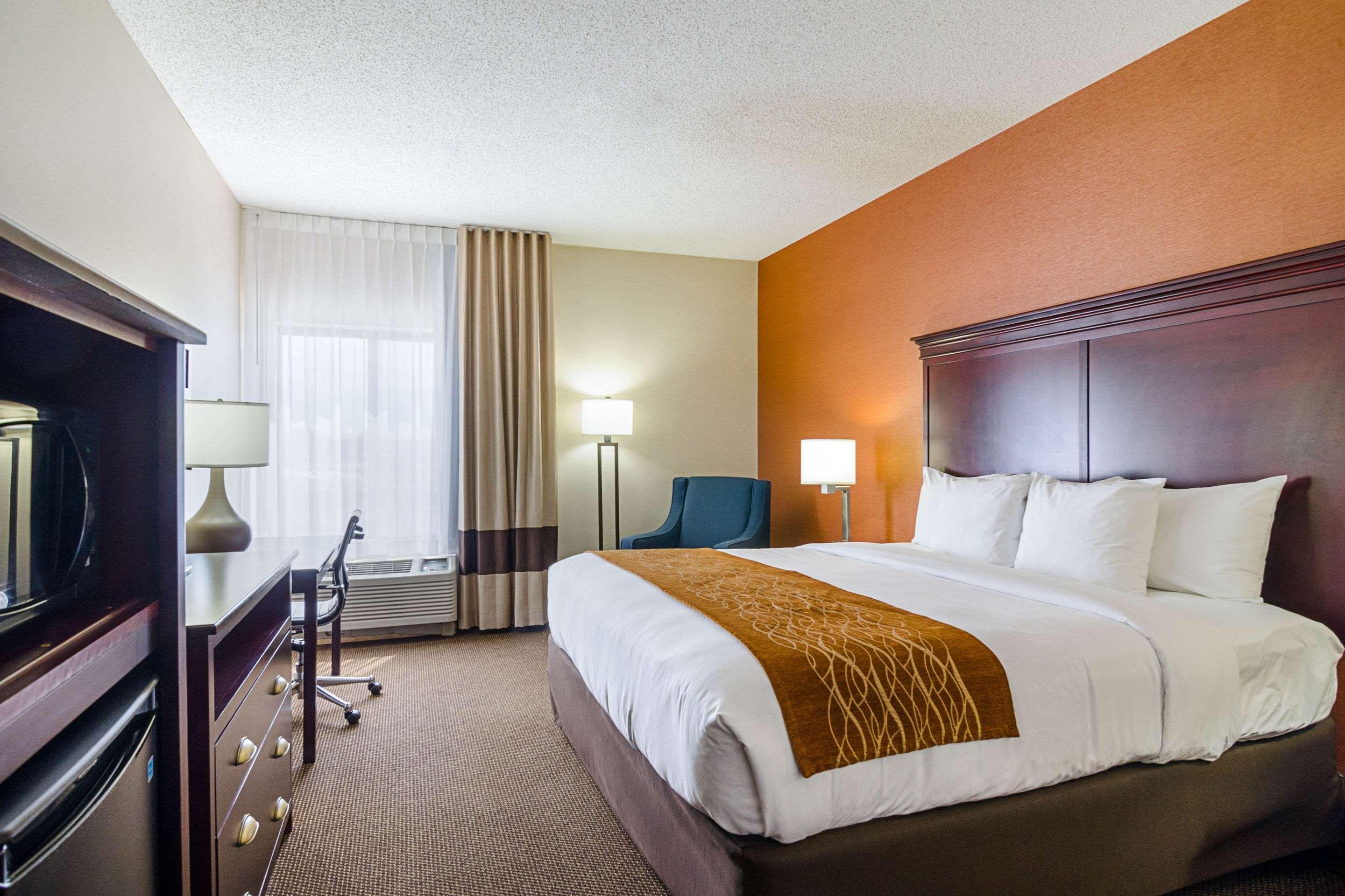 Comfort Inn & Suites — photo 5