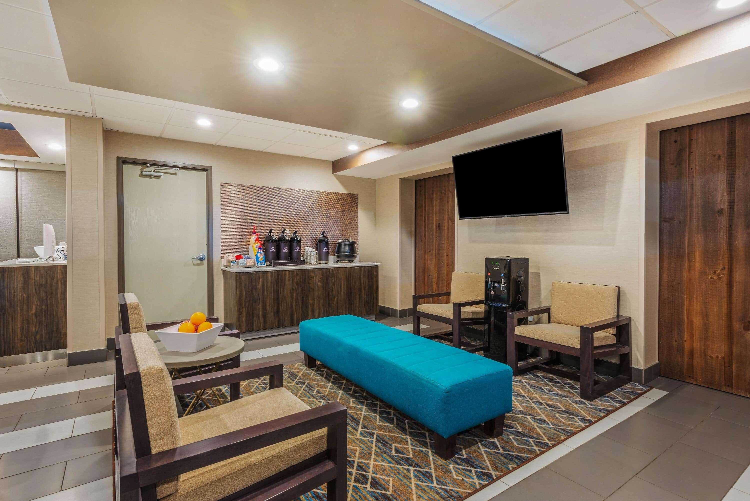La Quinta Inn & Suites by Wyndham Jamestown — photo 5