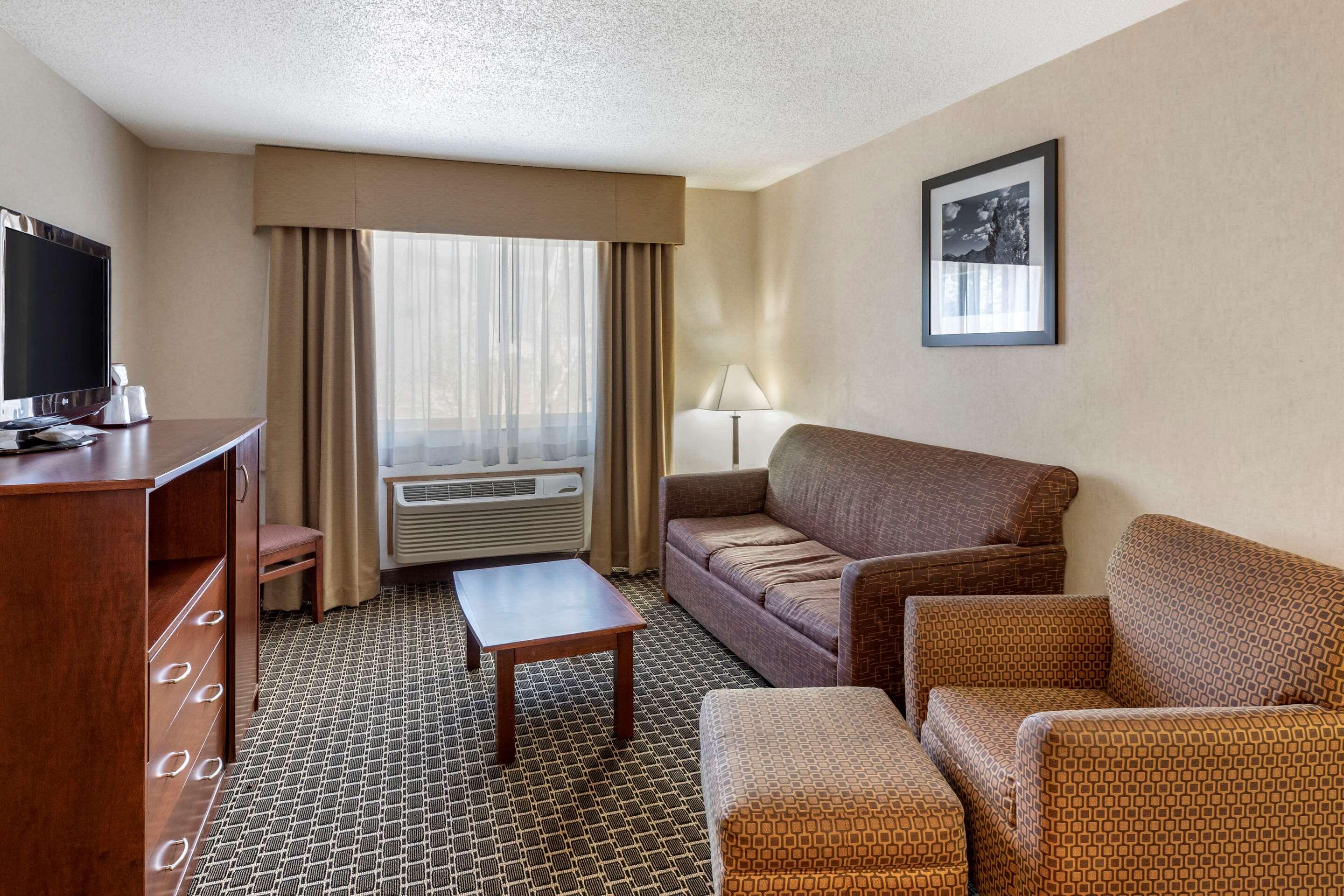 Quality Inn & Suites — photo 4