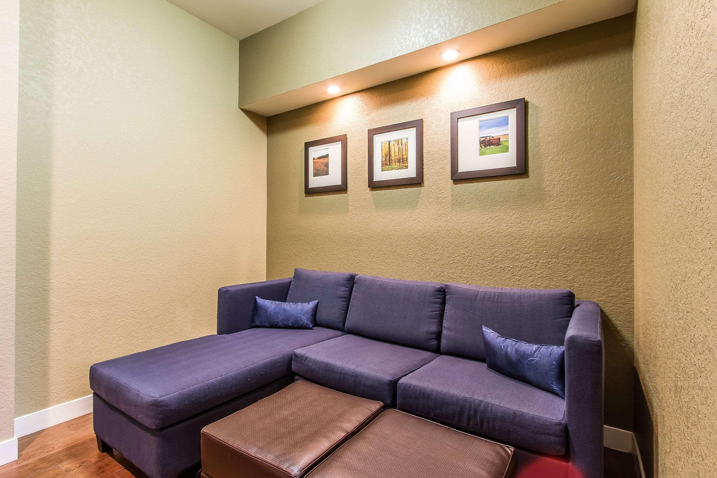 Comfort Suites — photo 5
