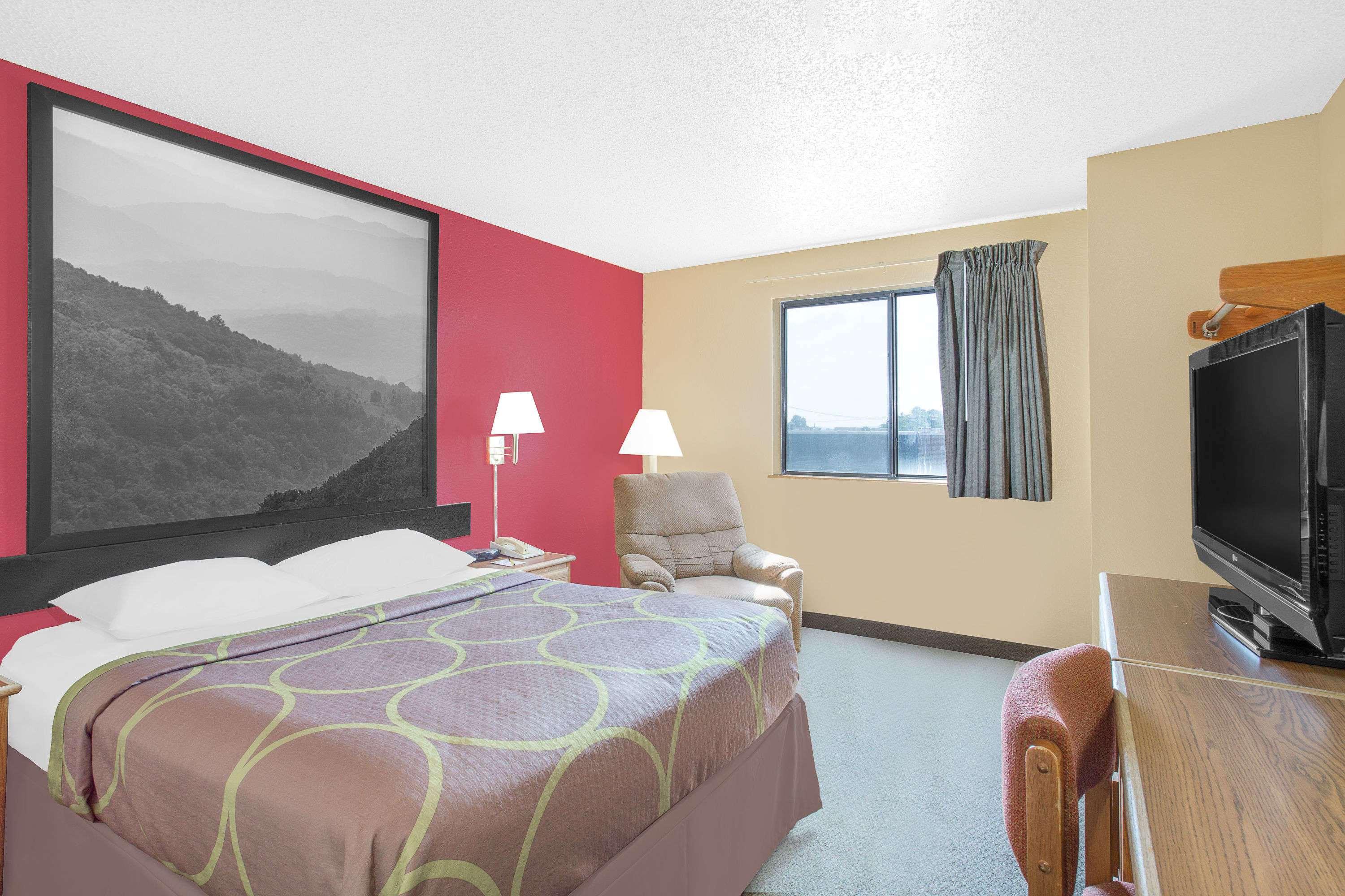 Super 8 by Wyndham Roanoke VA — photo 5