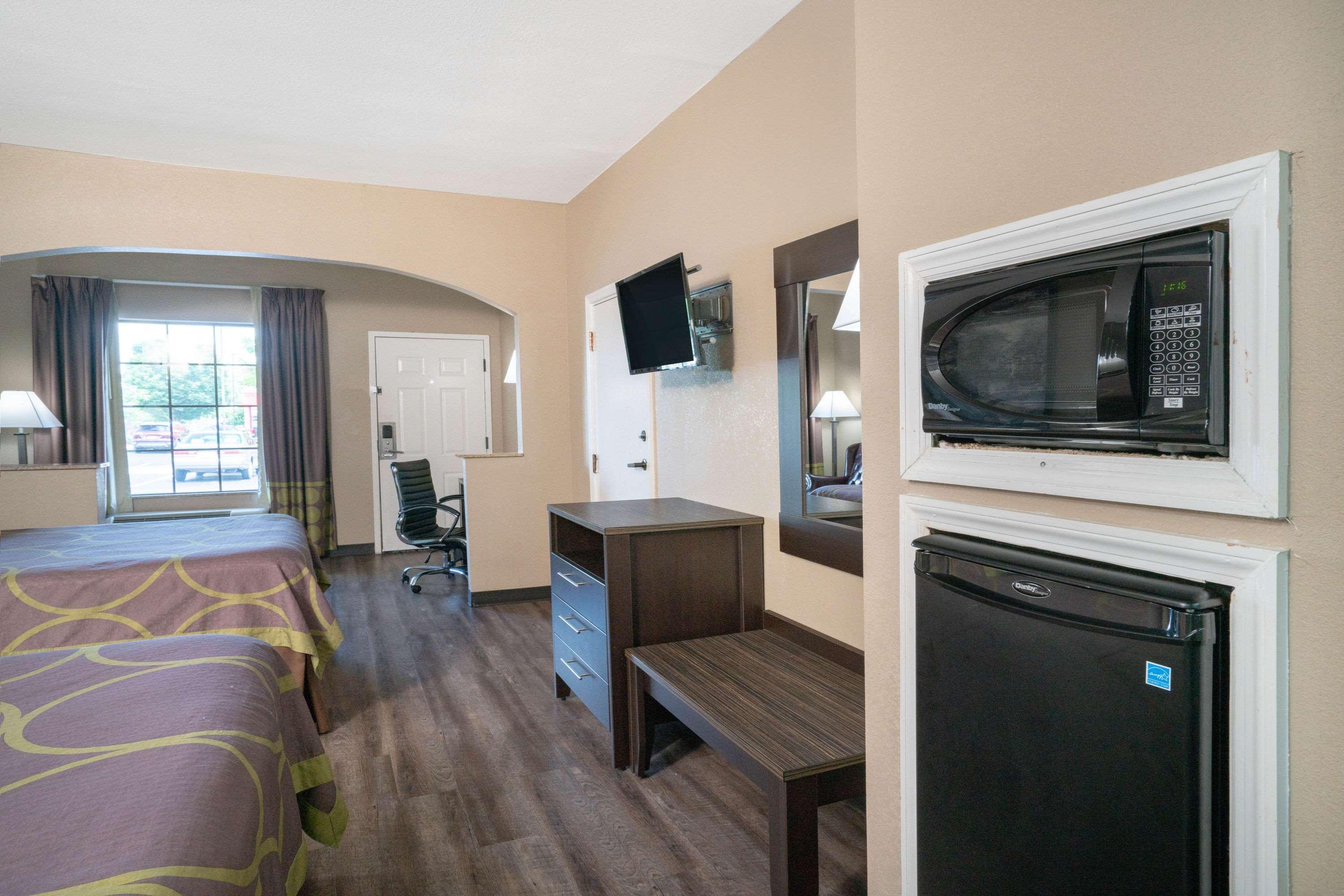 Super 8 by Wyndham Murfreesboro — photo 4