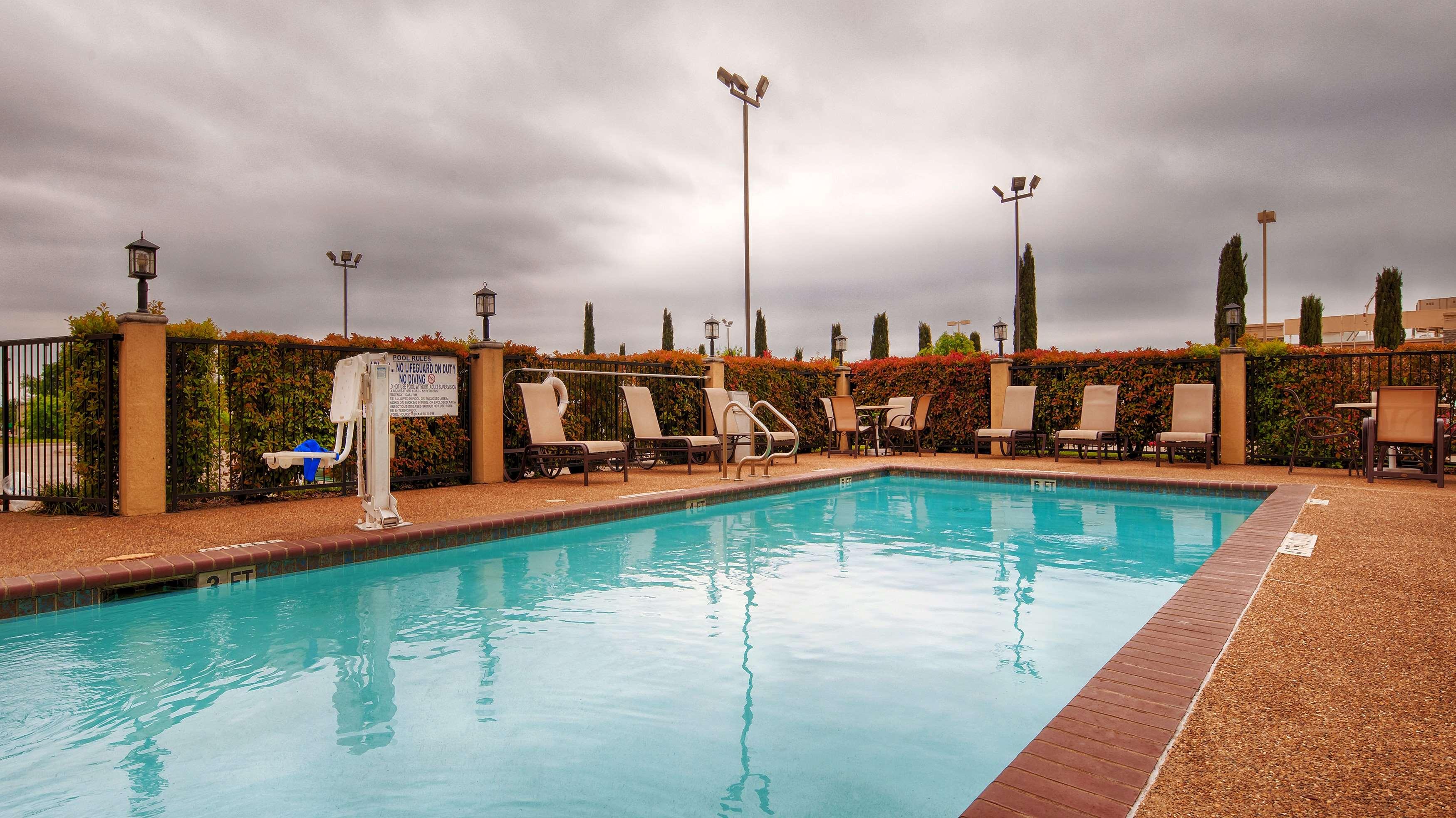 Best Western Plus Denton Inn & Suites — photo 4