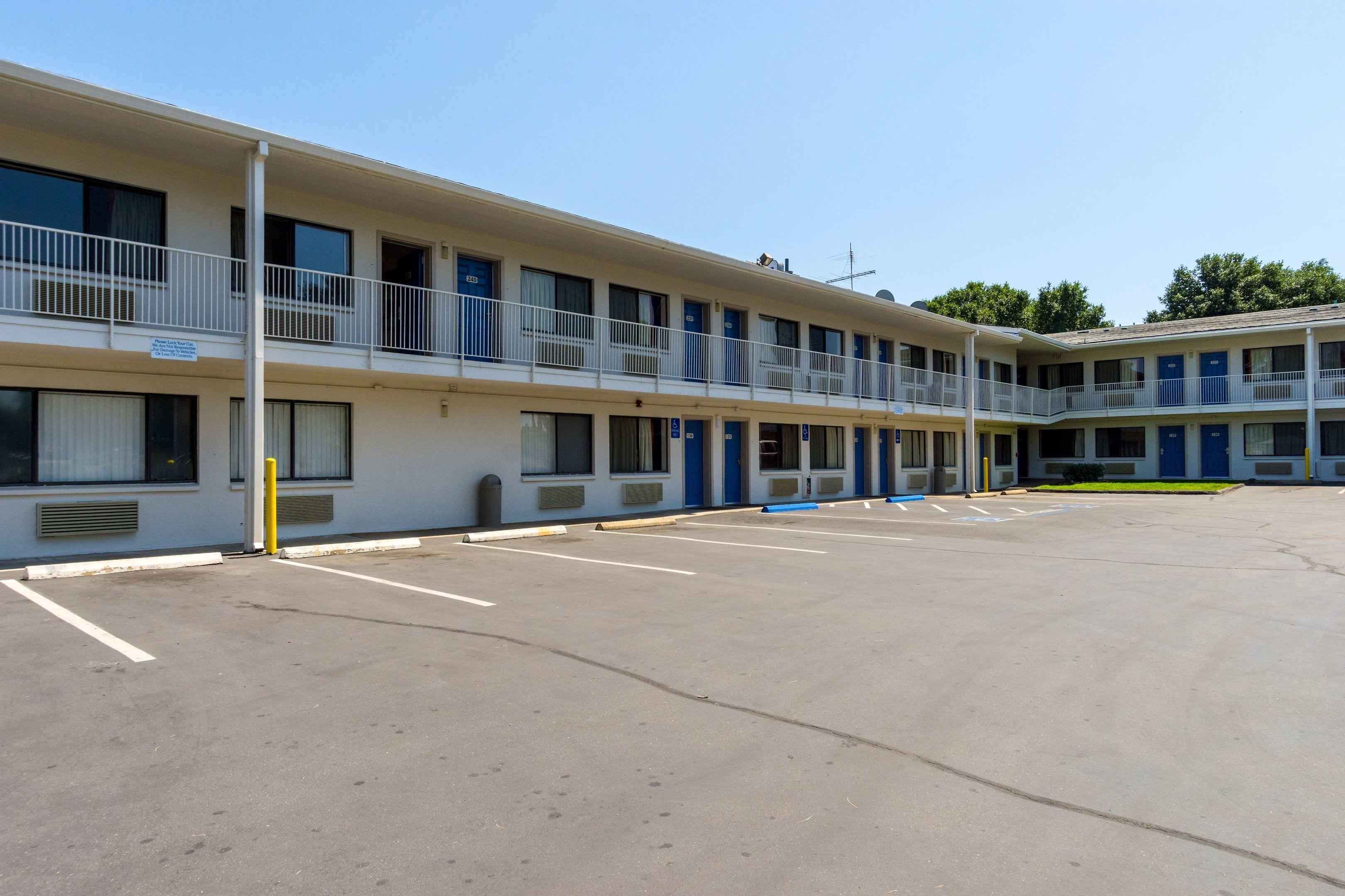 Motel 6 Redding Central — photo 4