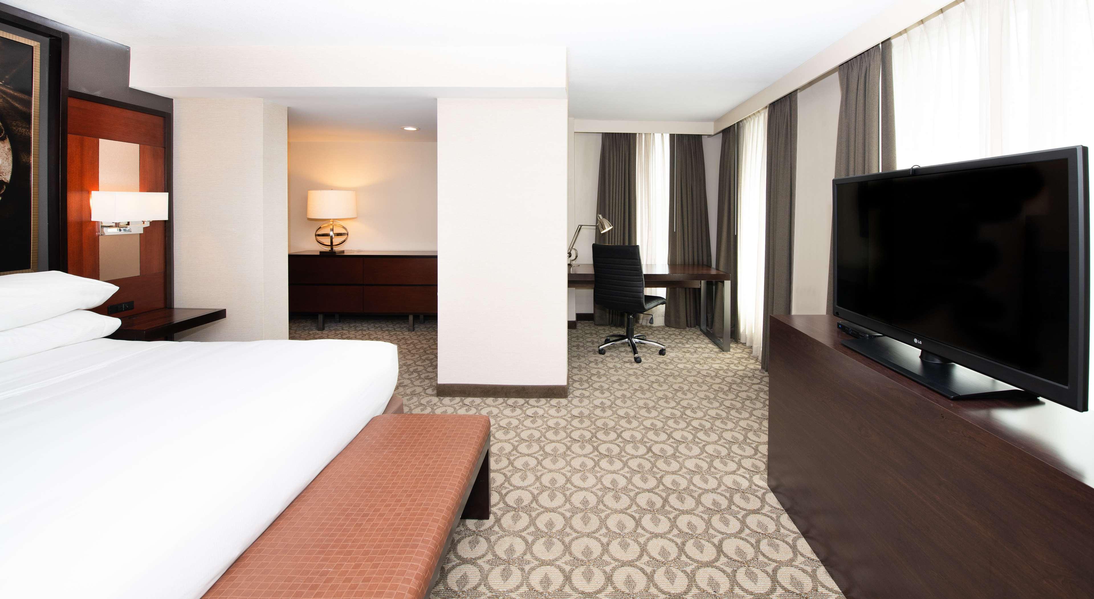 DoubleTree by Hilton Hotel and Suites Charleston Airport — photo 4