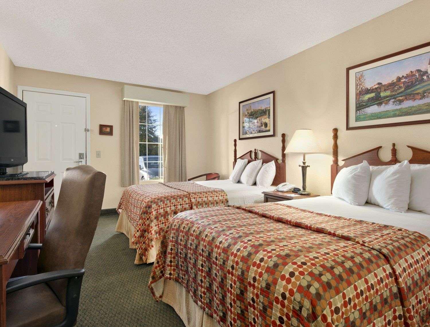Baymont Inn & Suites Eufaula — photo 5