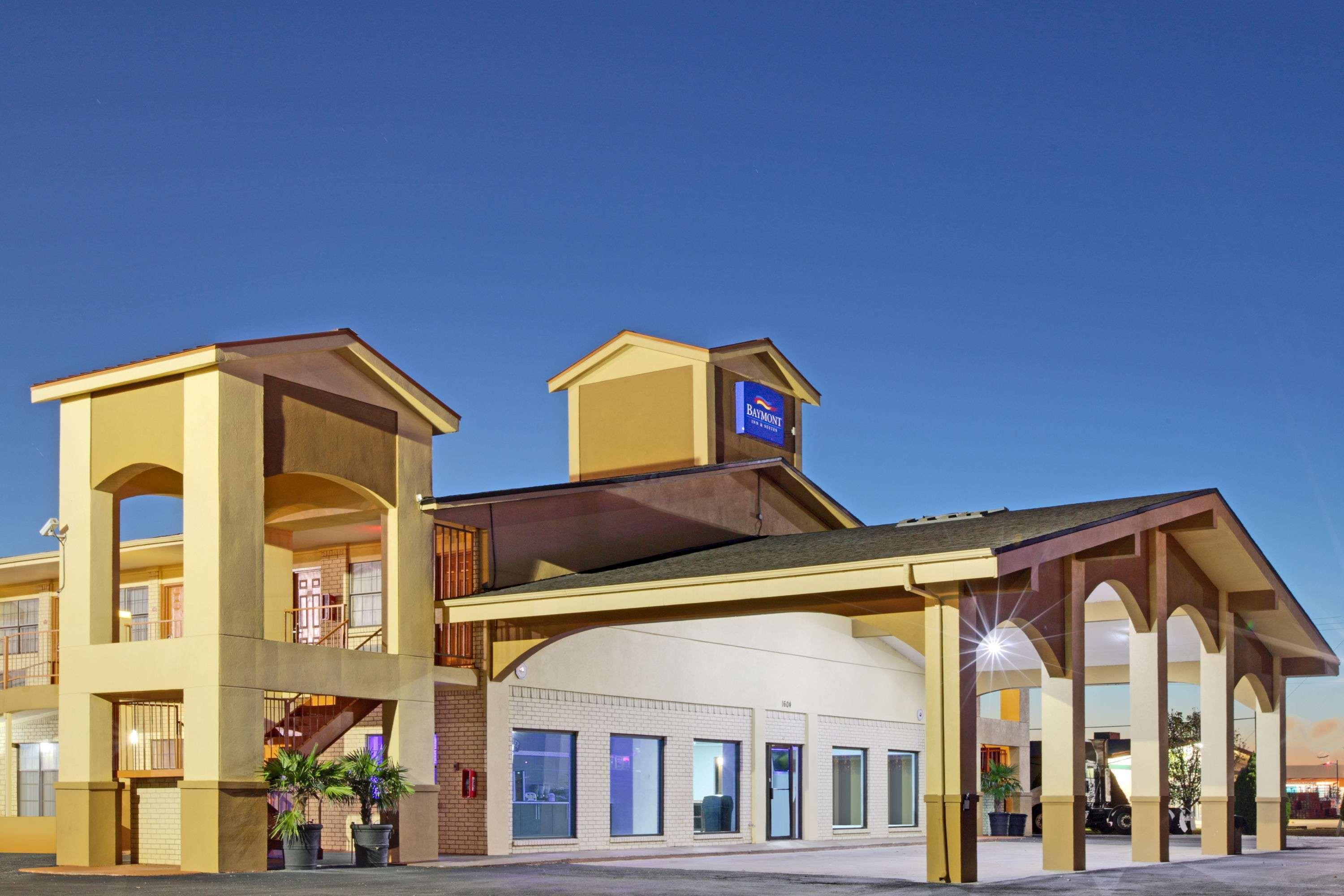 Baymont Inn & Suites Terrell — photo 5