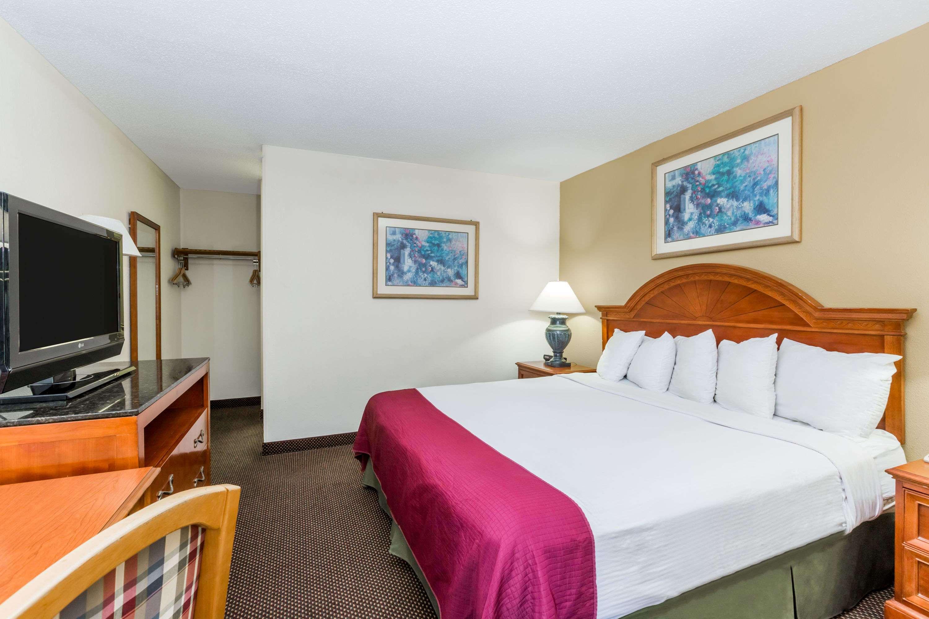 Days Inn Des Moines-West Clive — photo 4