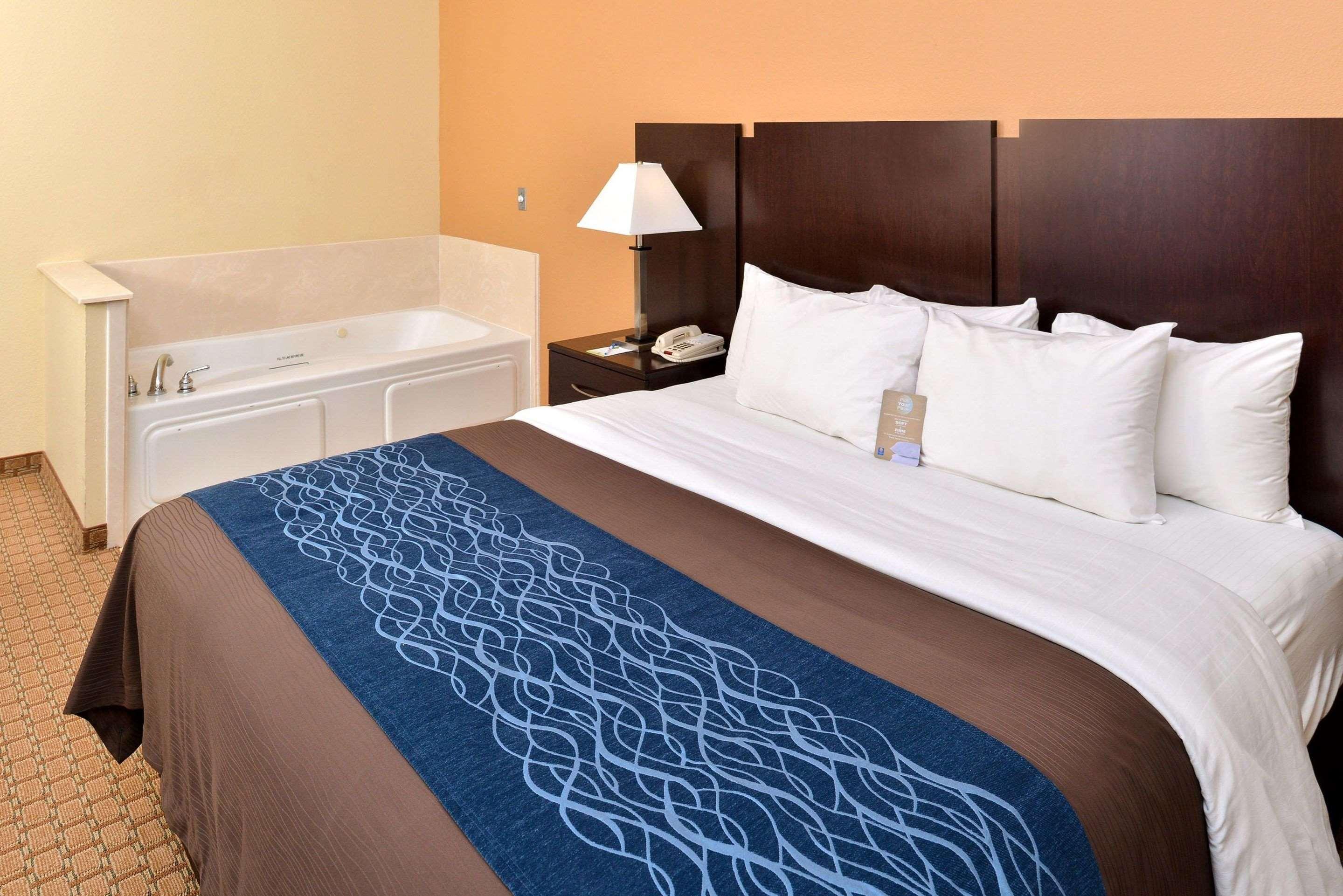 Comfort Inn & Suites — photo 5