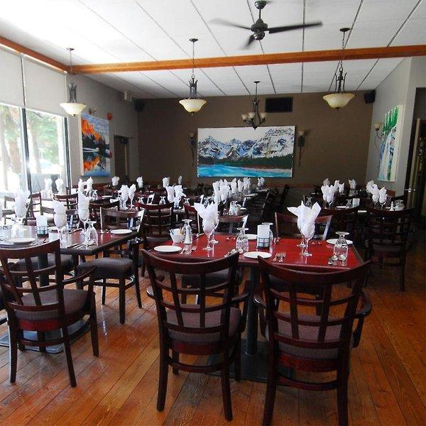 Tonquin Inn — photo 5