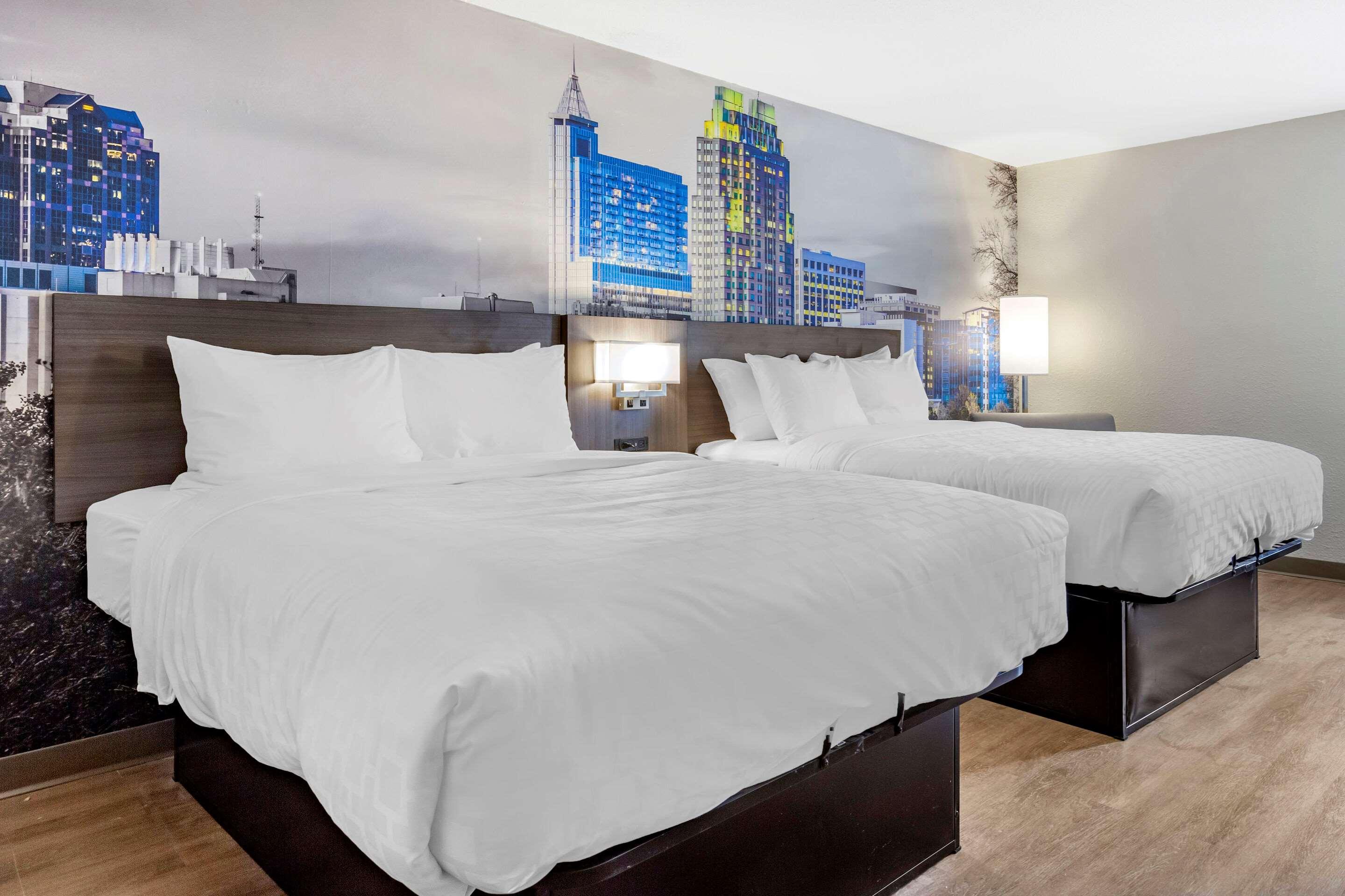 City Studios Inn & Suites — photo 4