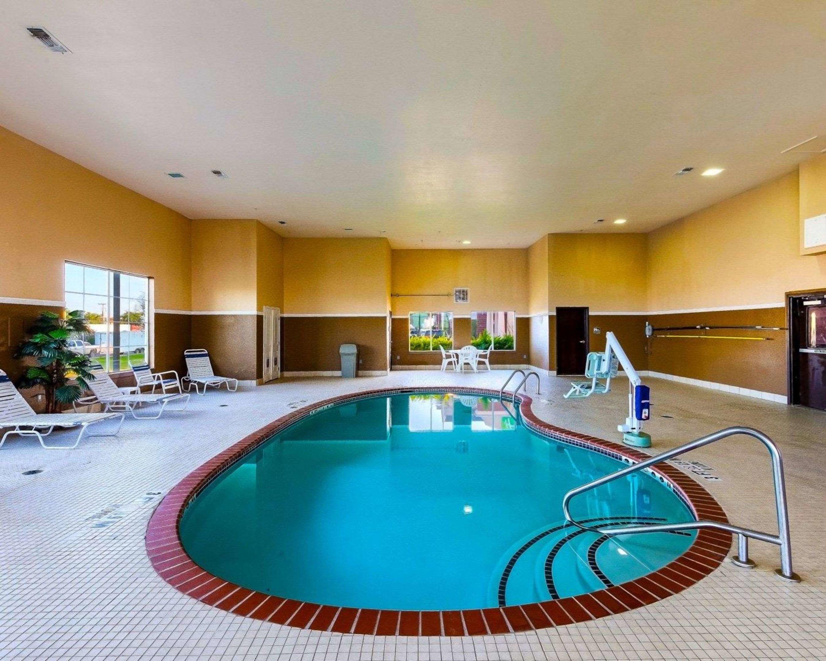 Comfort Suites University — photo 4