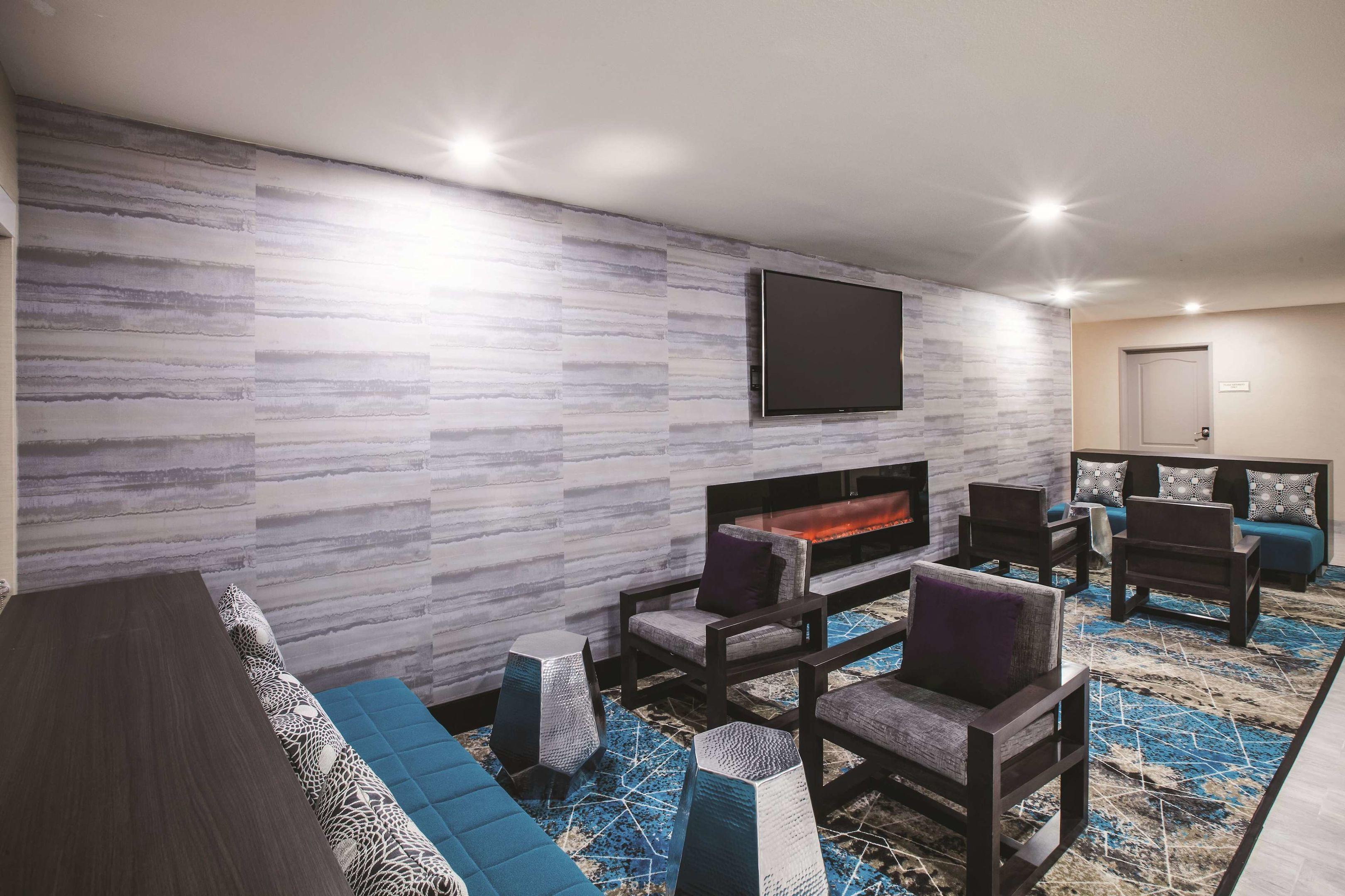 La Quinta Inn & Suites Walker Denham Springs Area — photo 3