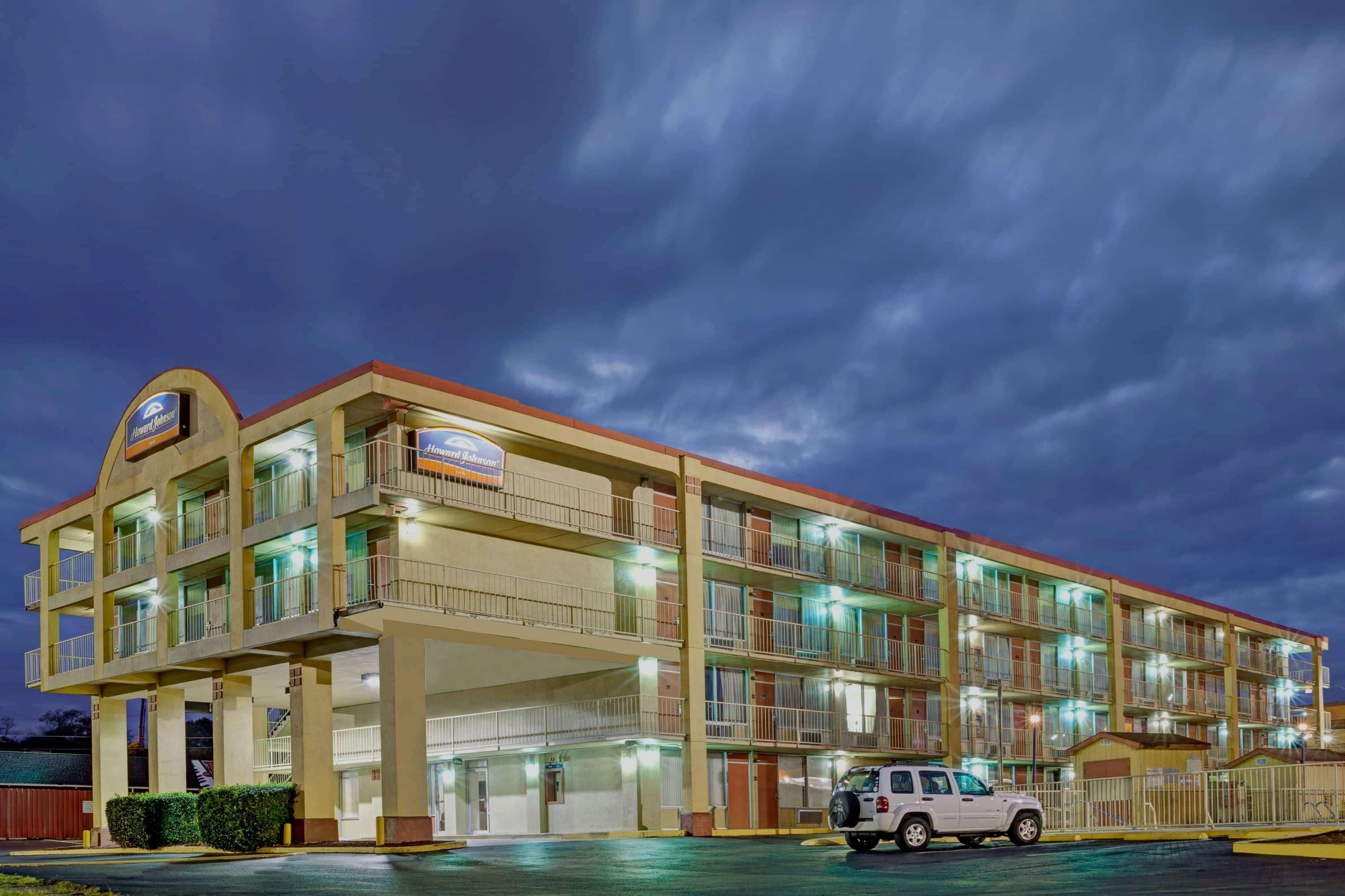 Super 8 by Wyndham Nashville Downtown — photo 4