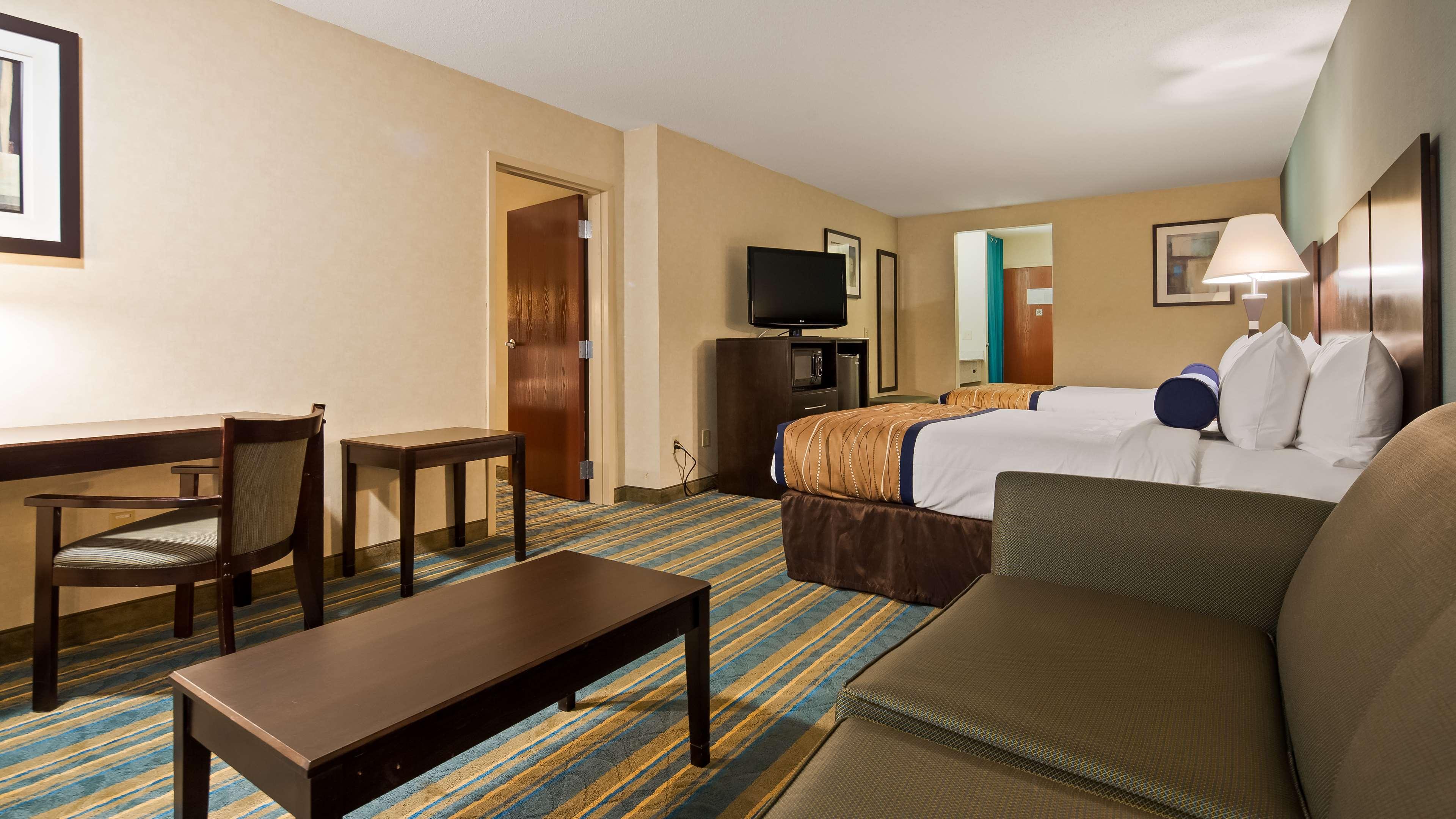 Best Western Plus Berkshire Hills Inn & Suites — photo 3