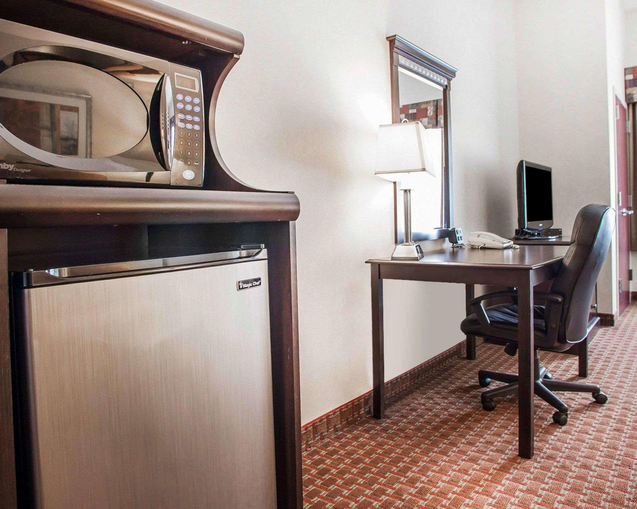 Comfort Suites — photo 4