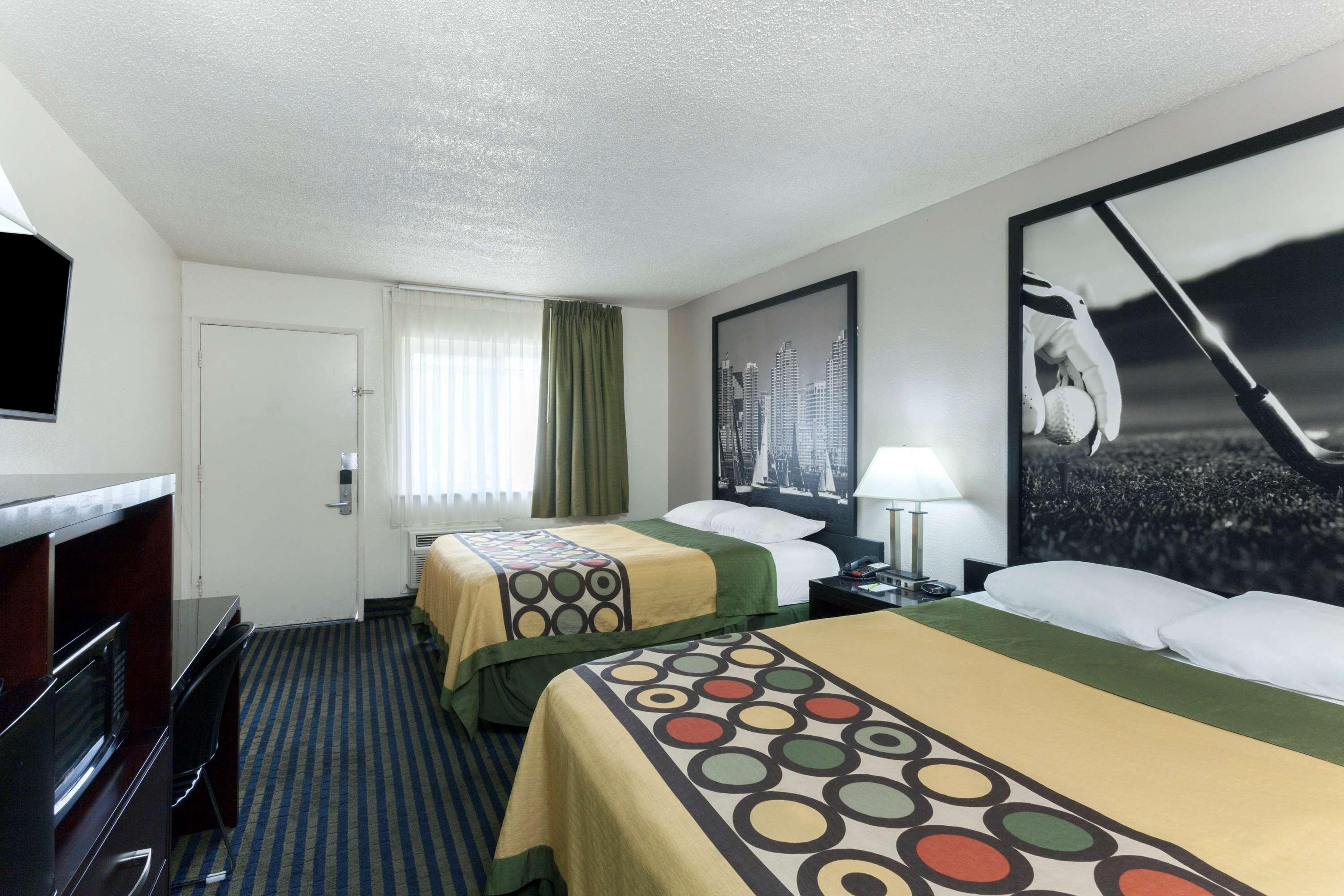 Super 8 by Wyndham San Diego Hotel Circle — photo 5