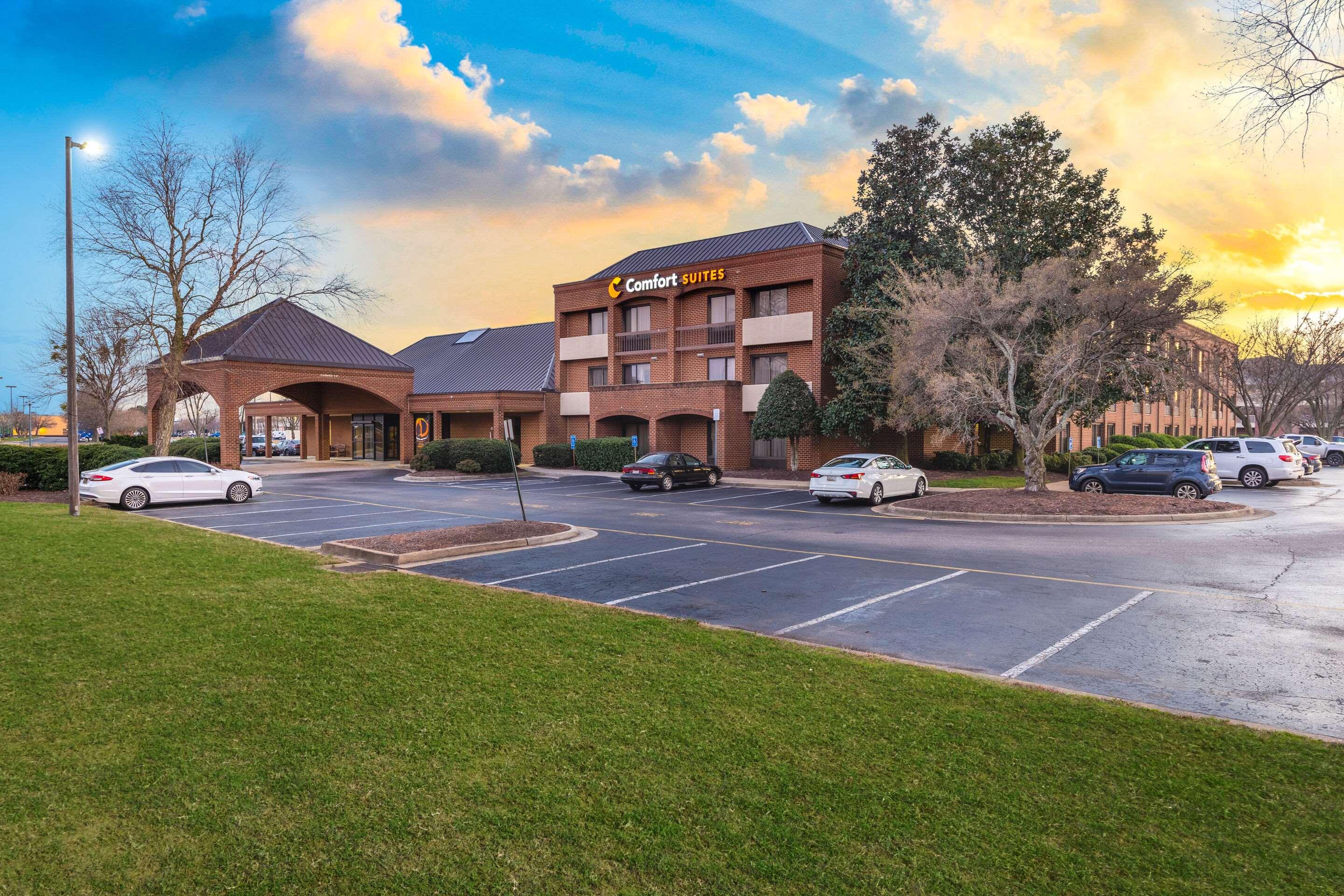 Comfort Suites — photo 4