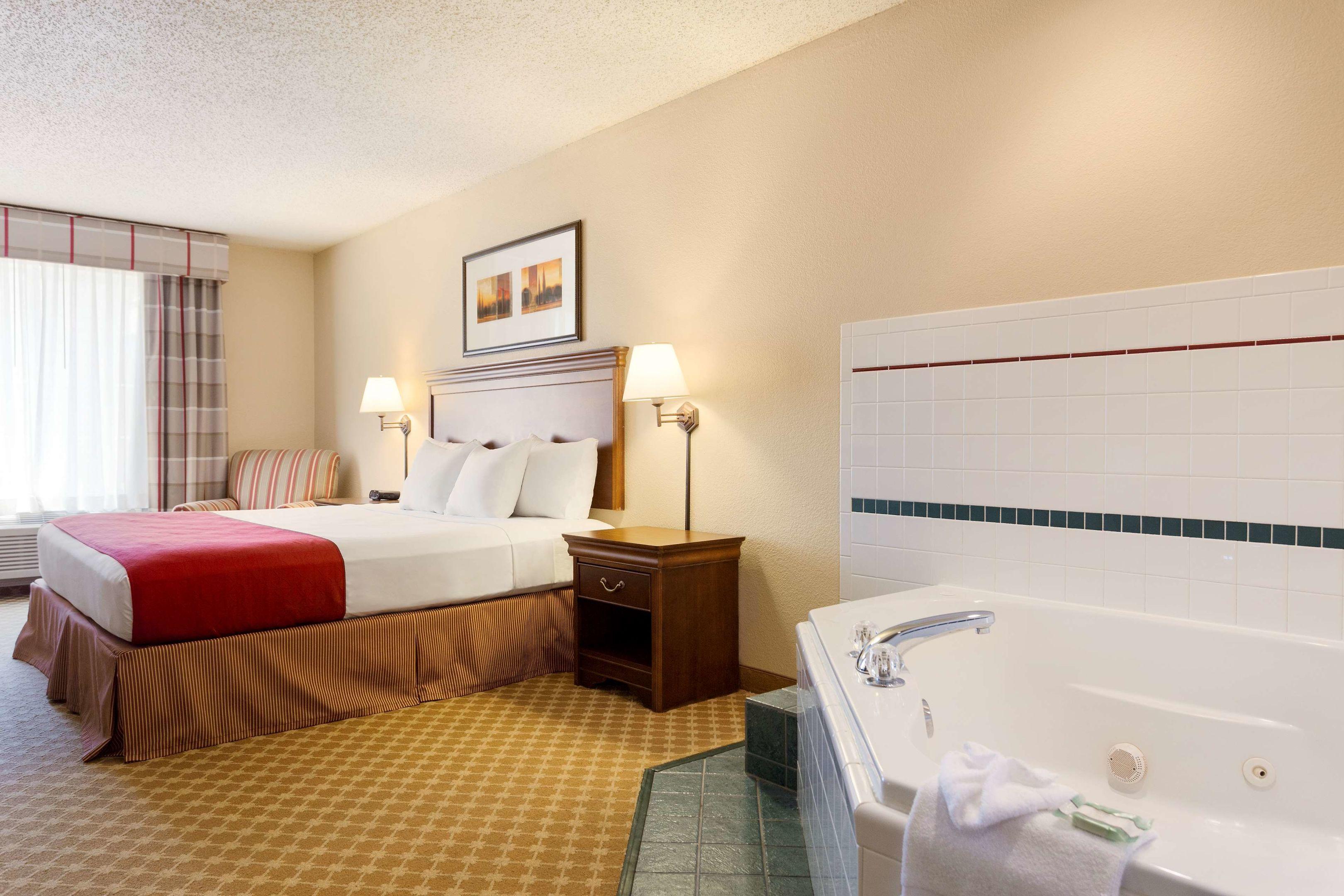 Country Inn & Suites by Radisson, Nevada, MO — photo 5