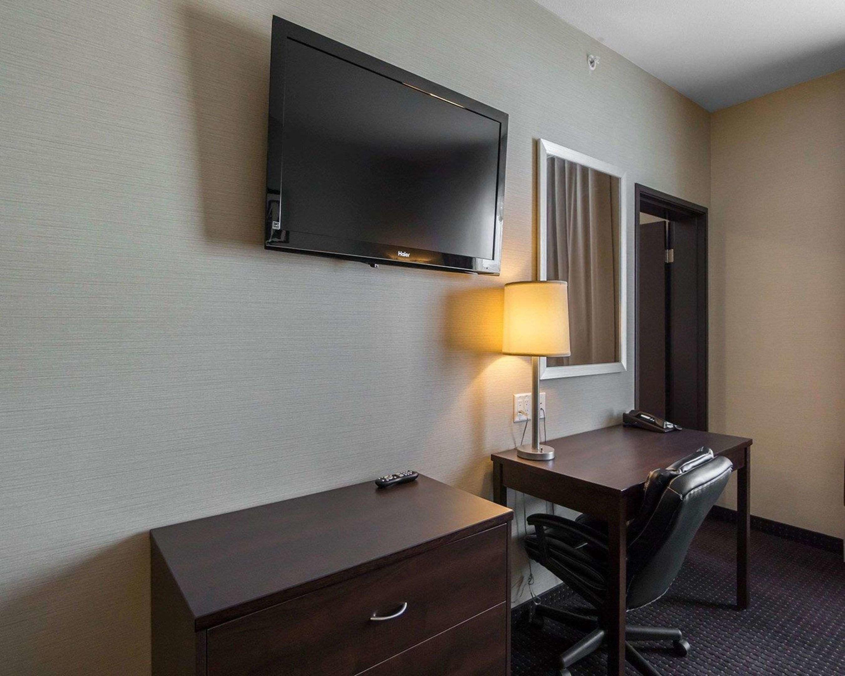 Comfort Inn & Suites — photo 5