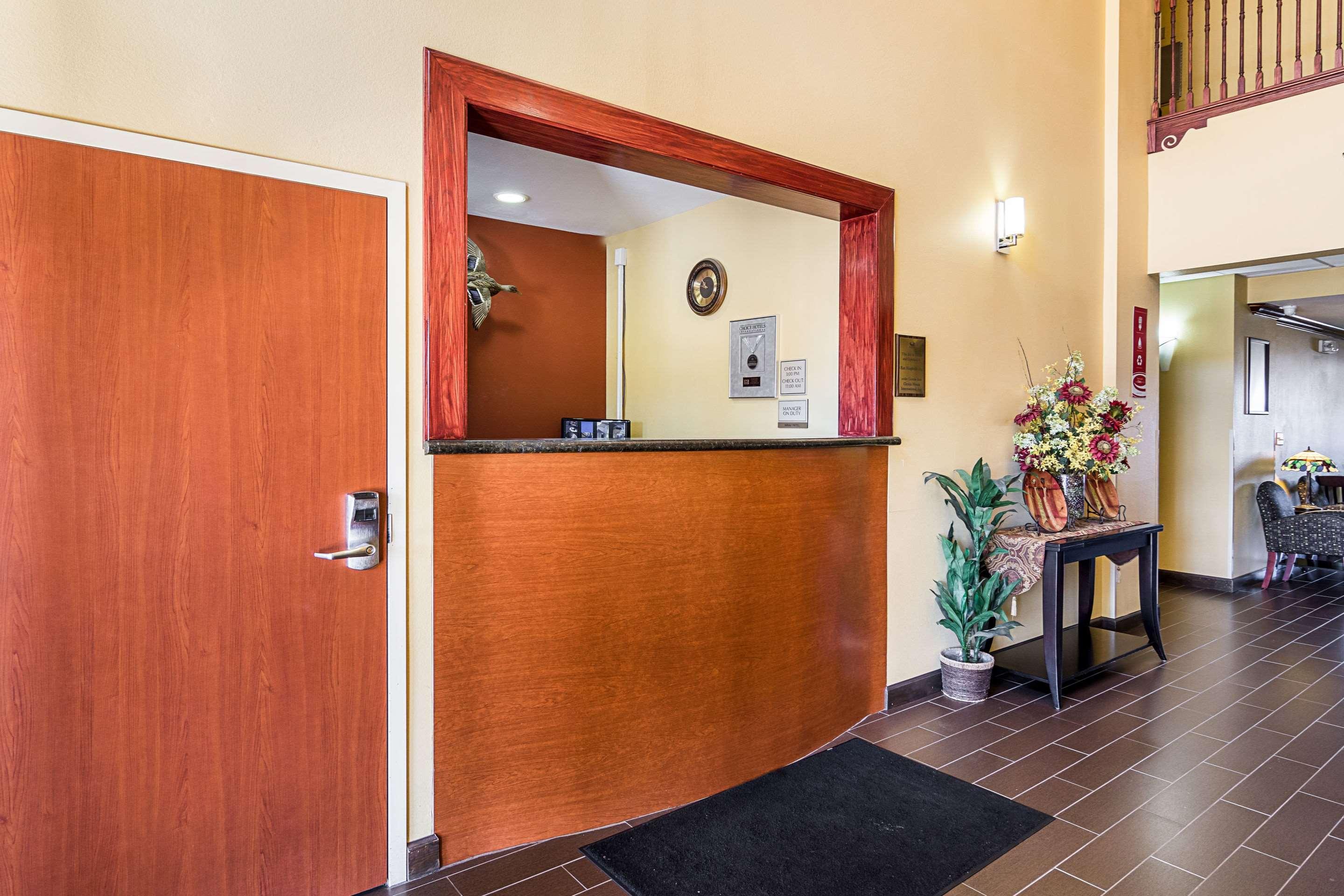 Econo Lodge Inn & Suites Little Rock — photo 3