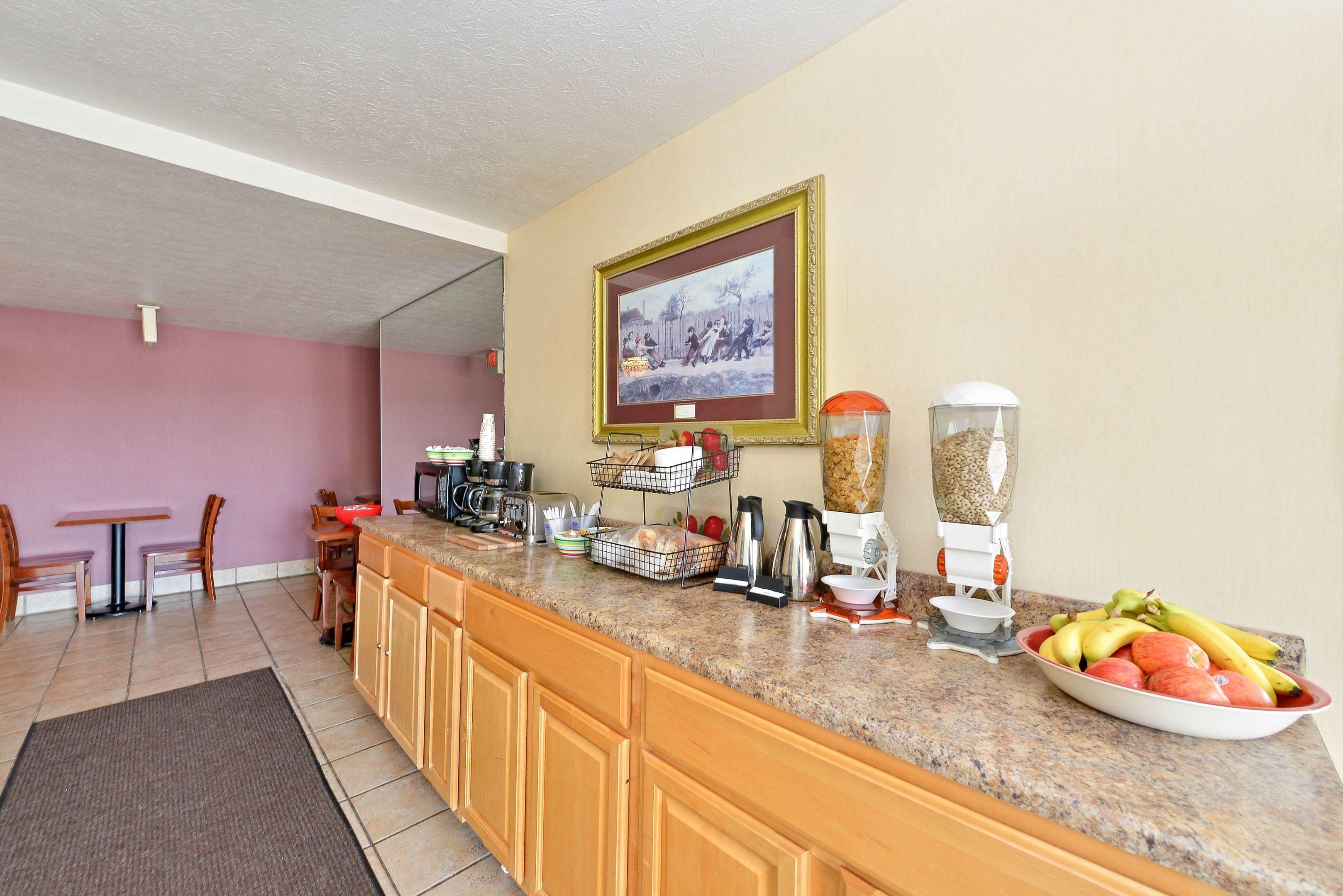 Americas Best Value Inn Austinburg — photo 5