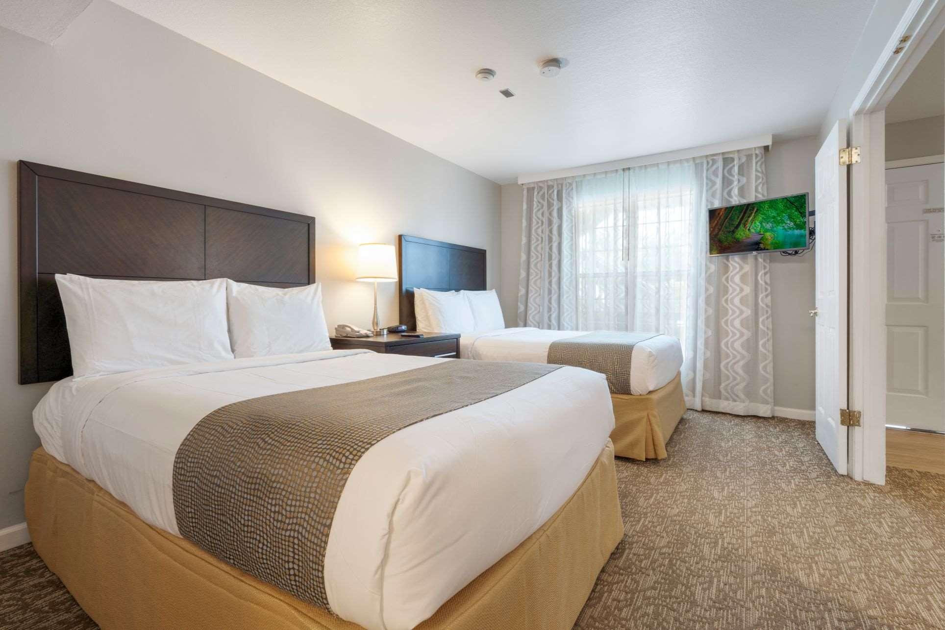 Chase Suite Hotel Newark — photo 4