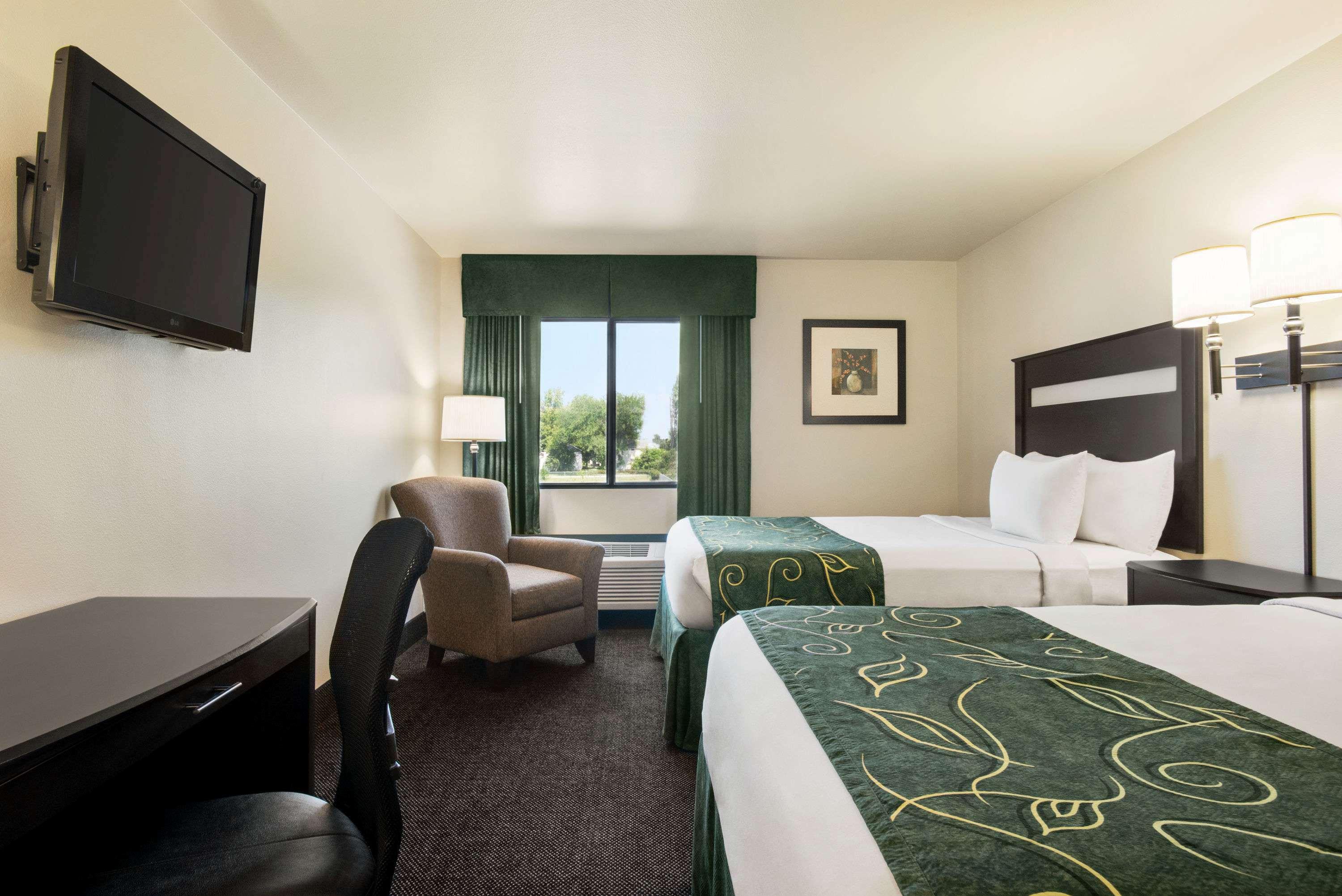 Baymont Inn & Suites Glenwood — photo 3