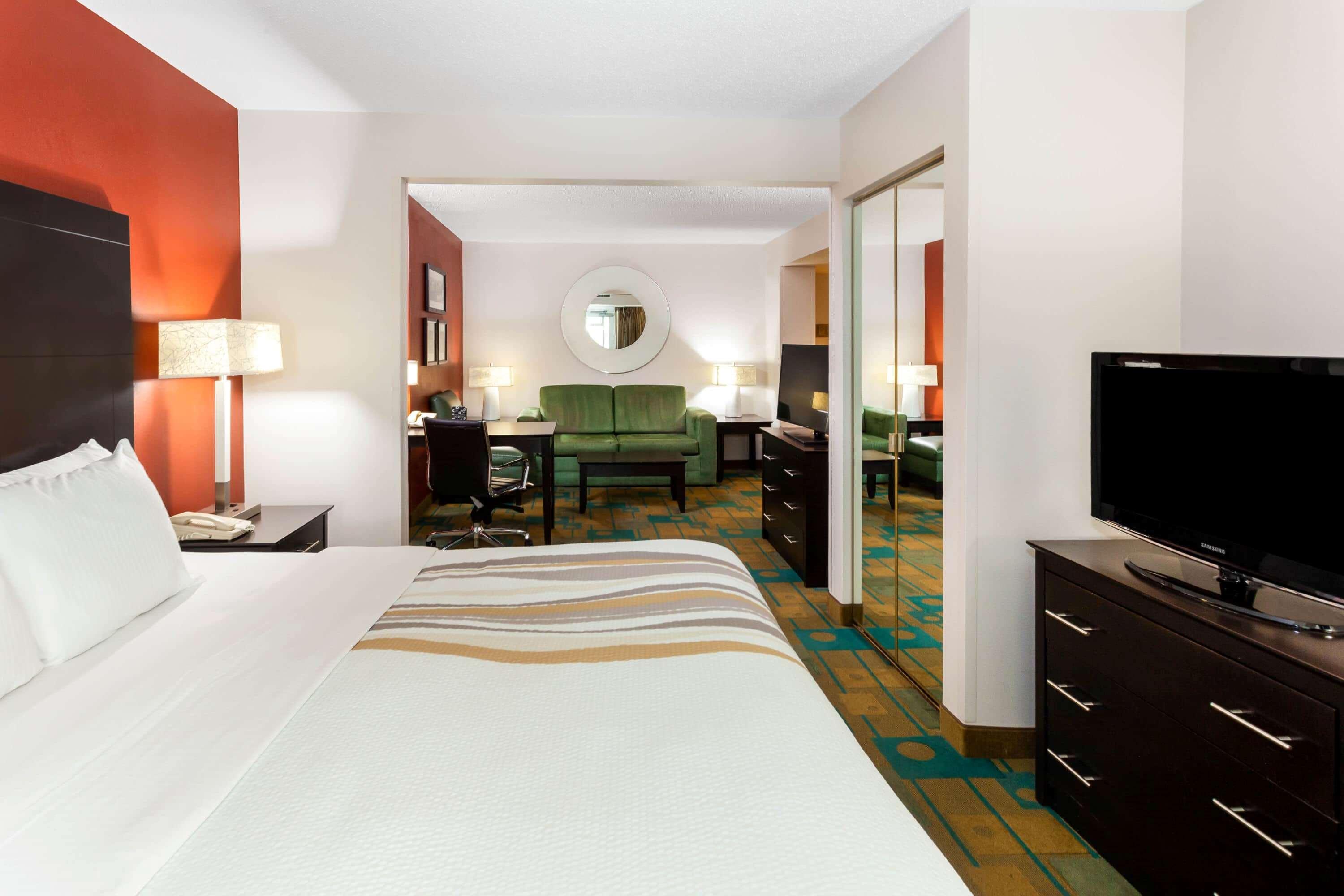 La Quinta Inn & Suites Milwaukee Bayshore Area — photo 5
