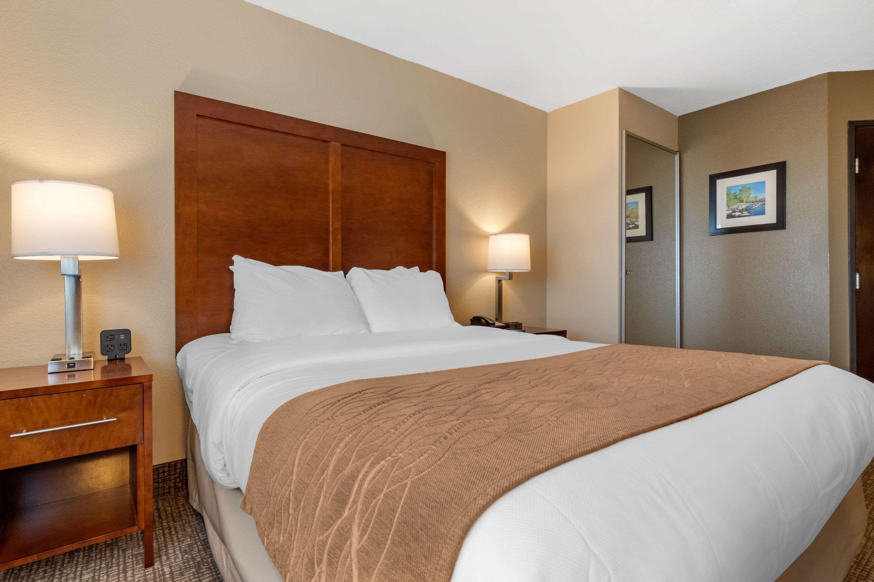 Comfort Inn & Suites — photo 5