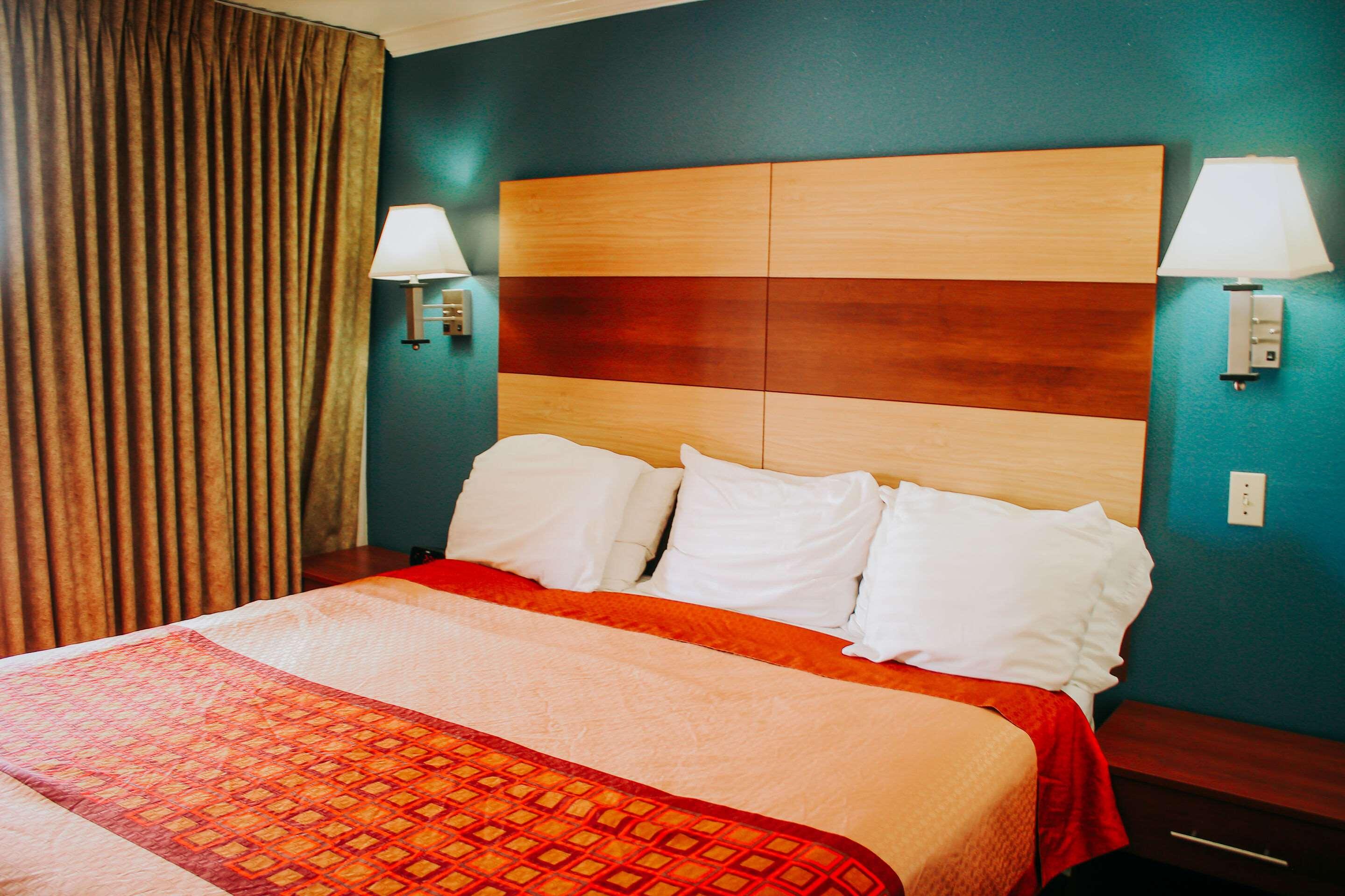 Rodeway Inn & Suites — photo 5