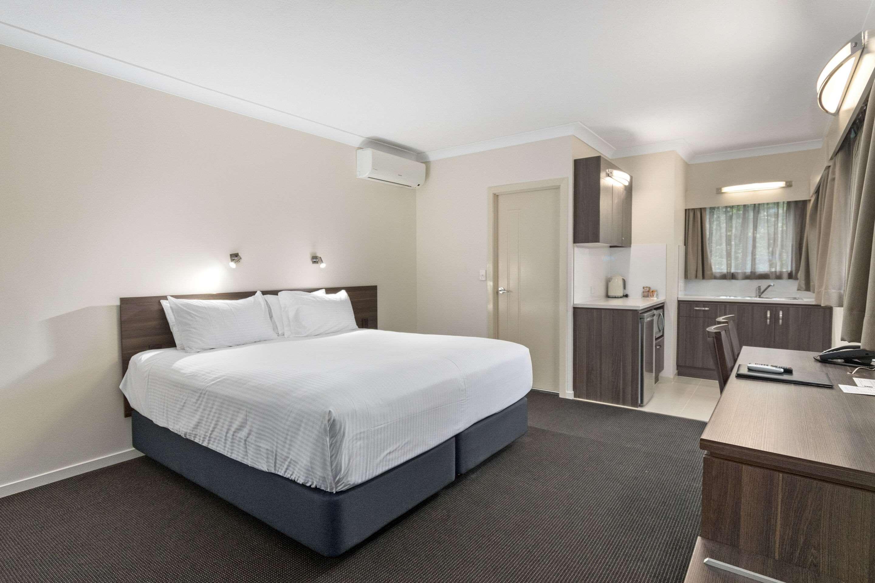 Comfort Inn & Suites Robertson Gardens — photo 3