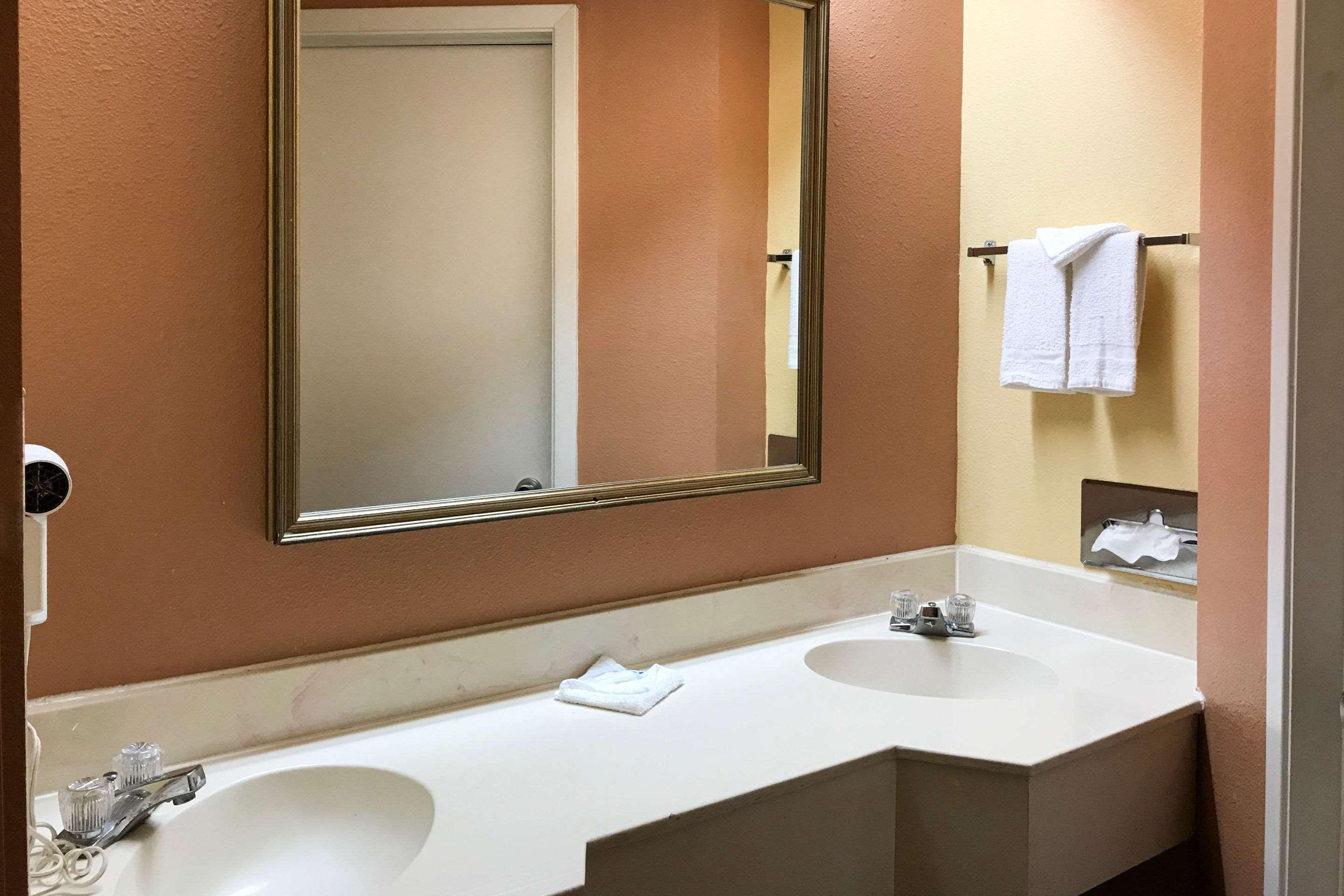 Rodeway Inn — photo 5