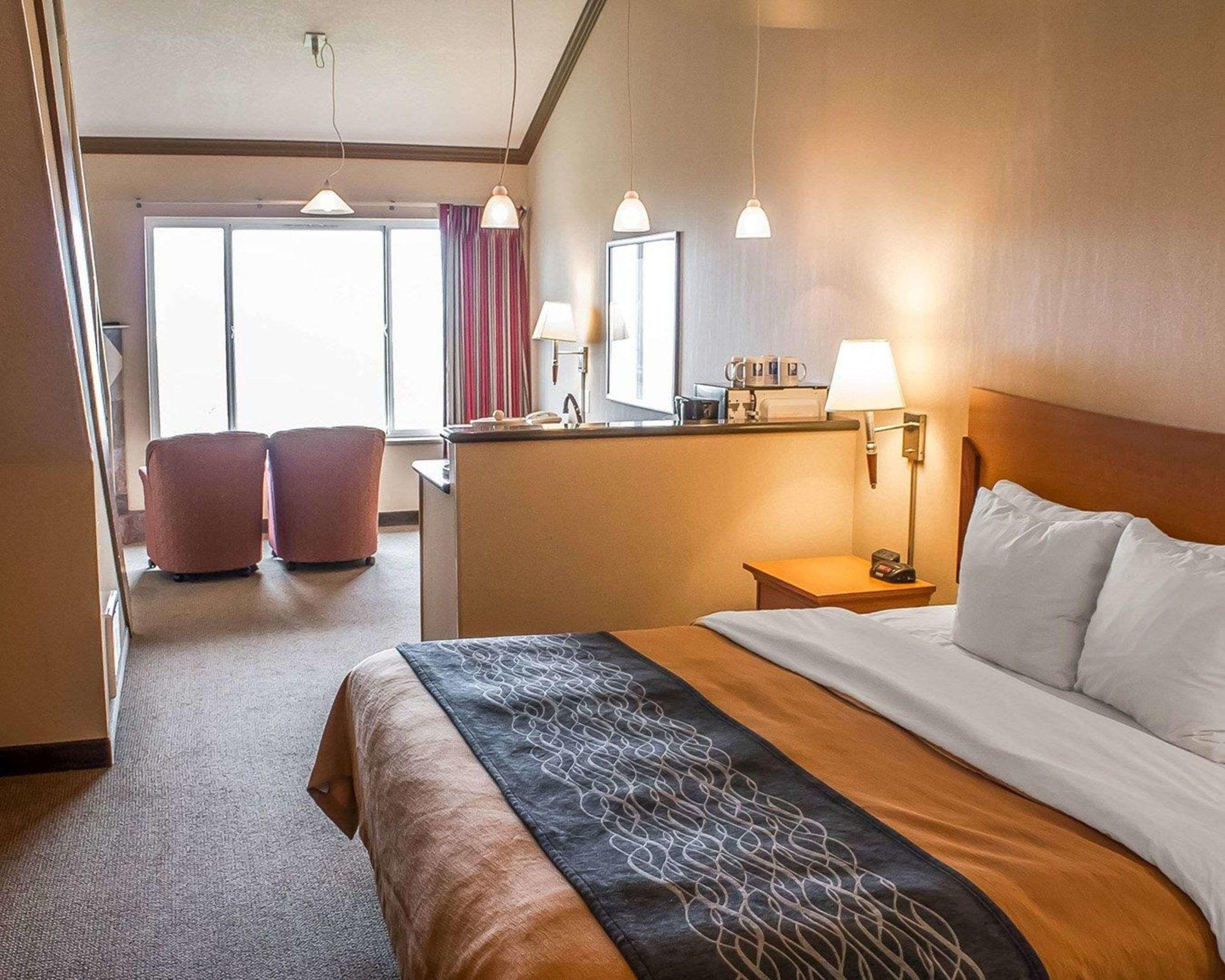 Comfort Inn & Suites — photo 5