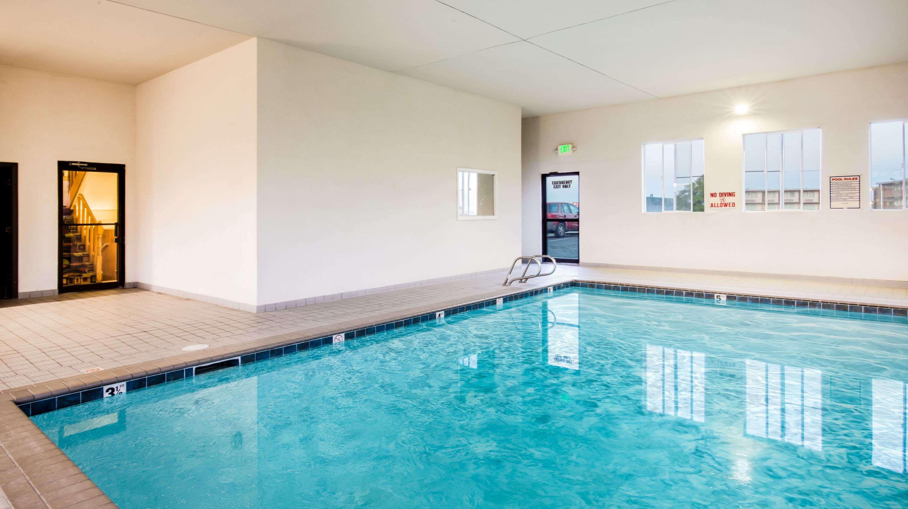 Super 8 by Wyndham Pueblo — photo 4