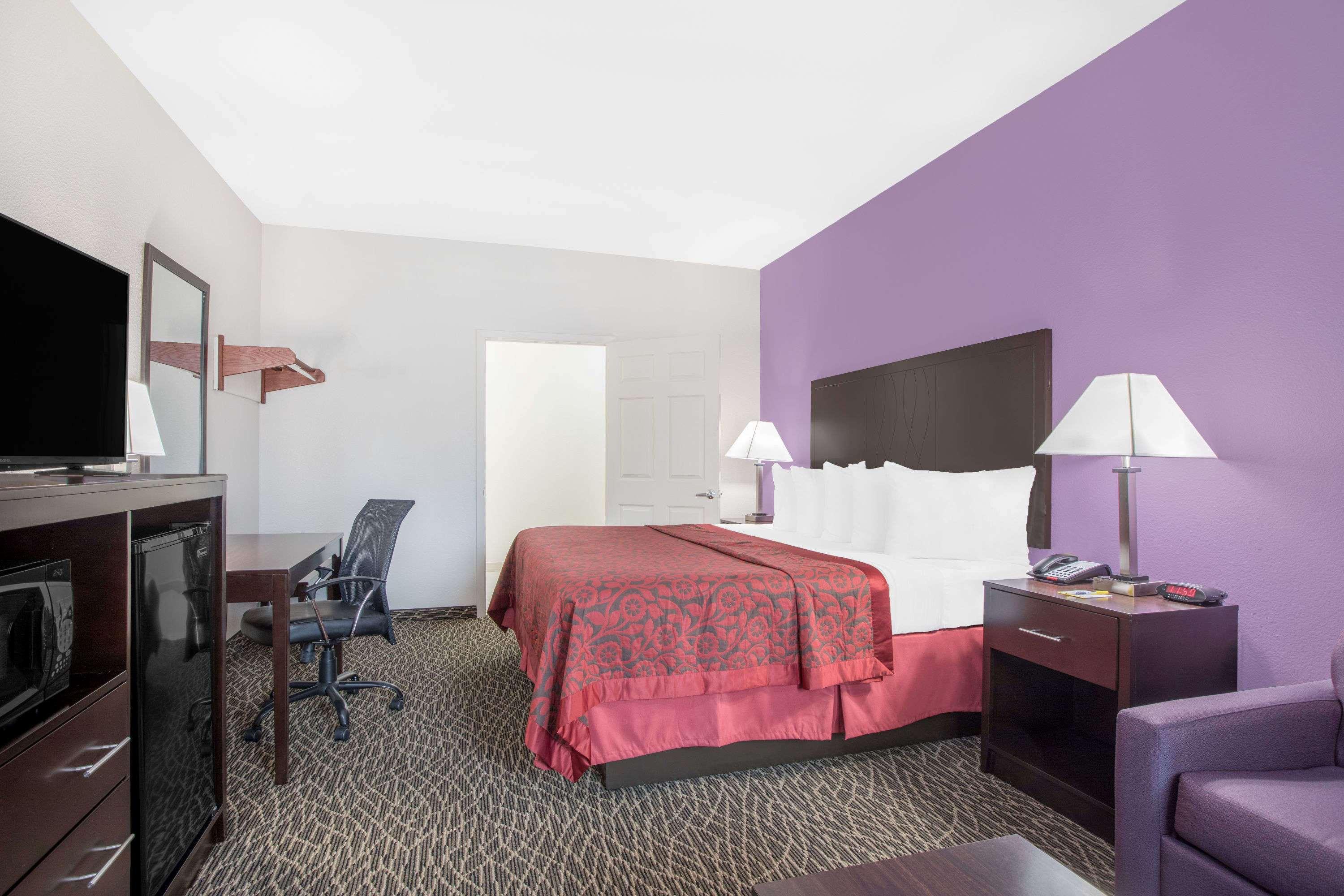 Days Inn Bryan — photo 4