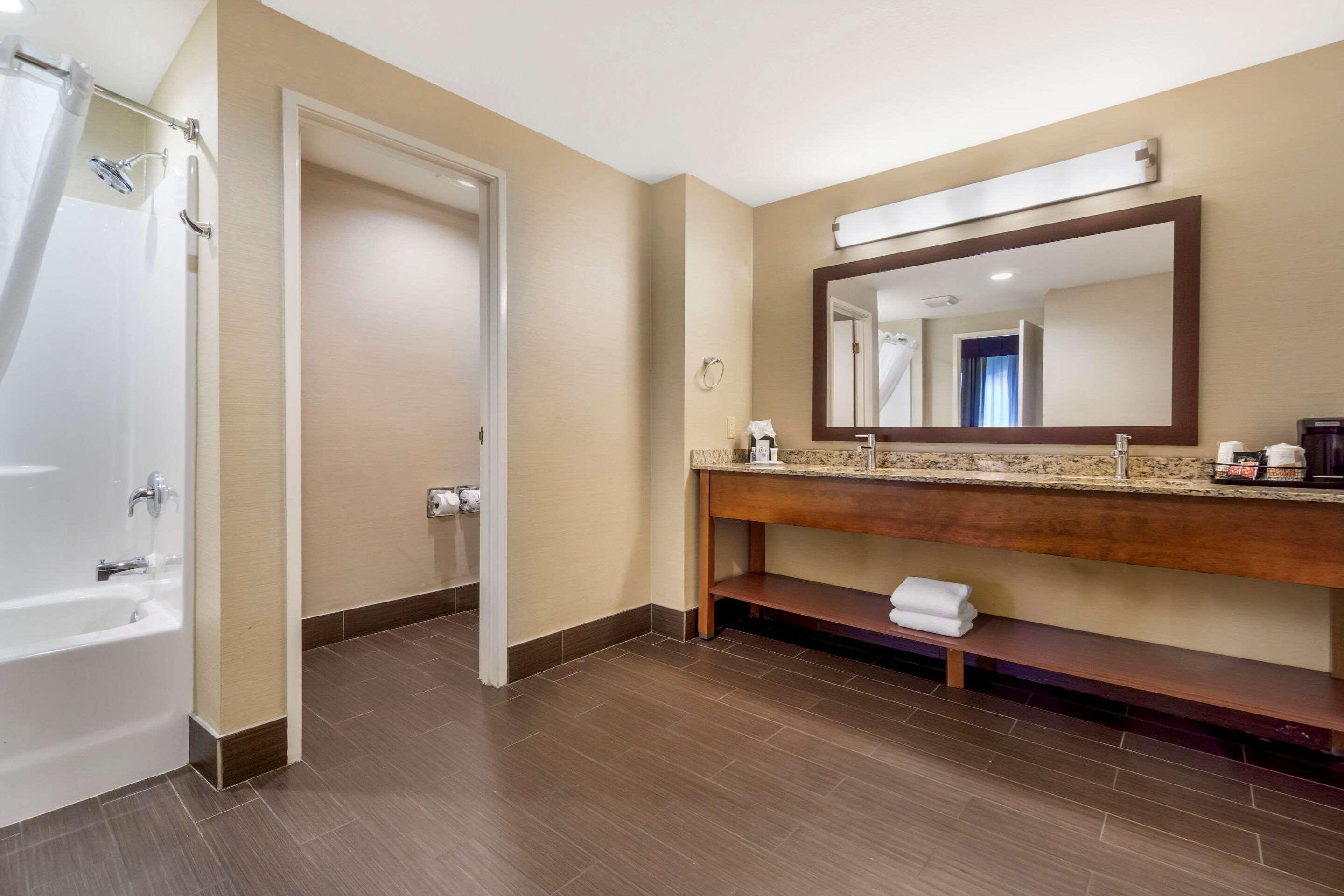 Comfort Inn & Suites Sea-Tac Airport — photo 4
