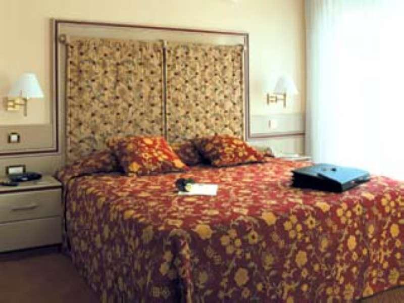 Holiday Suites — photo 5