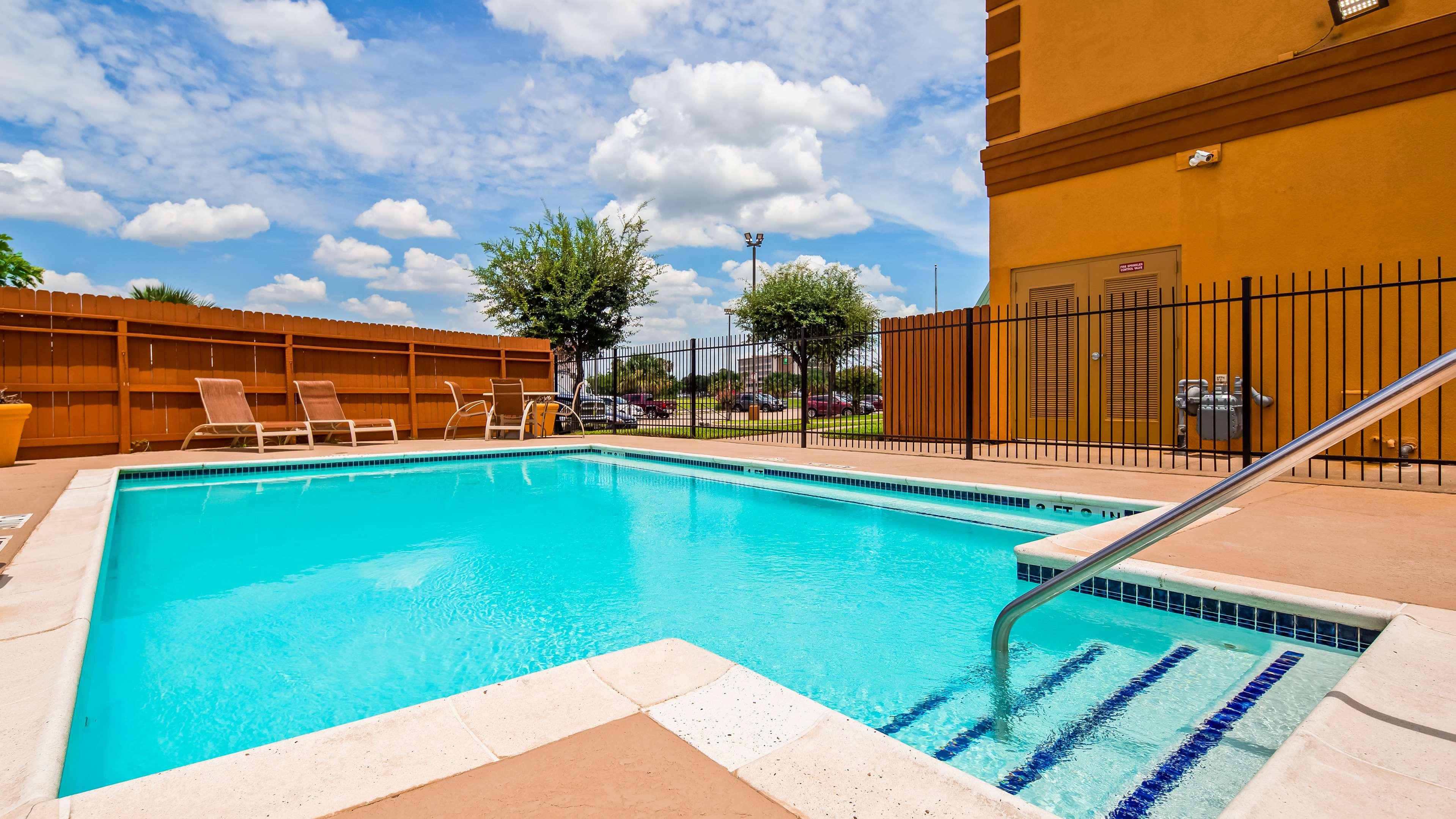 Best Western Plus Hobby Airport Inn & Suites — photo 4